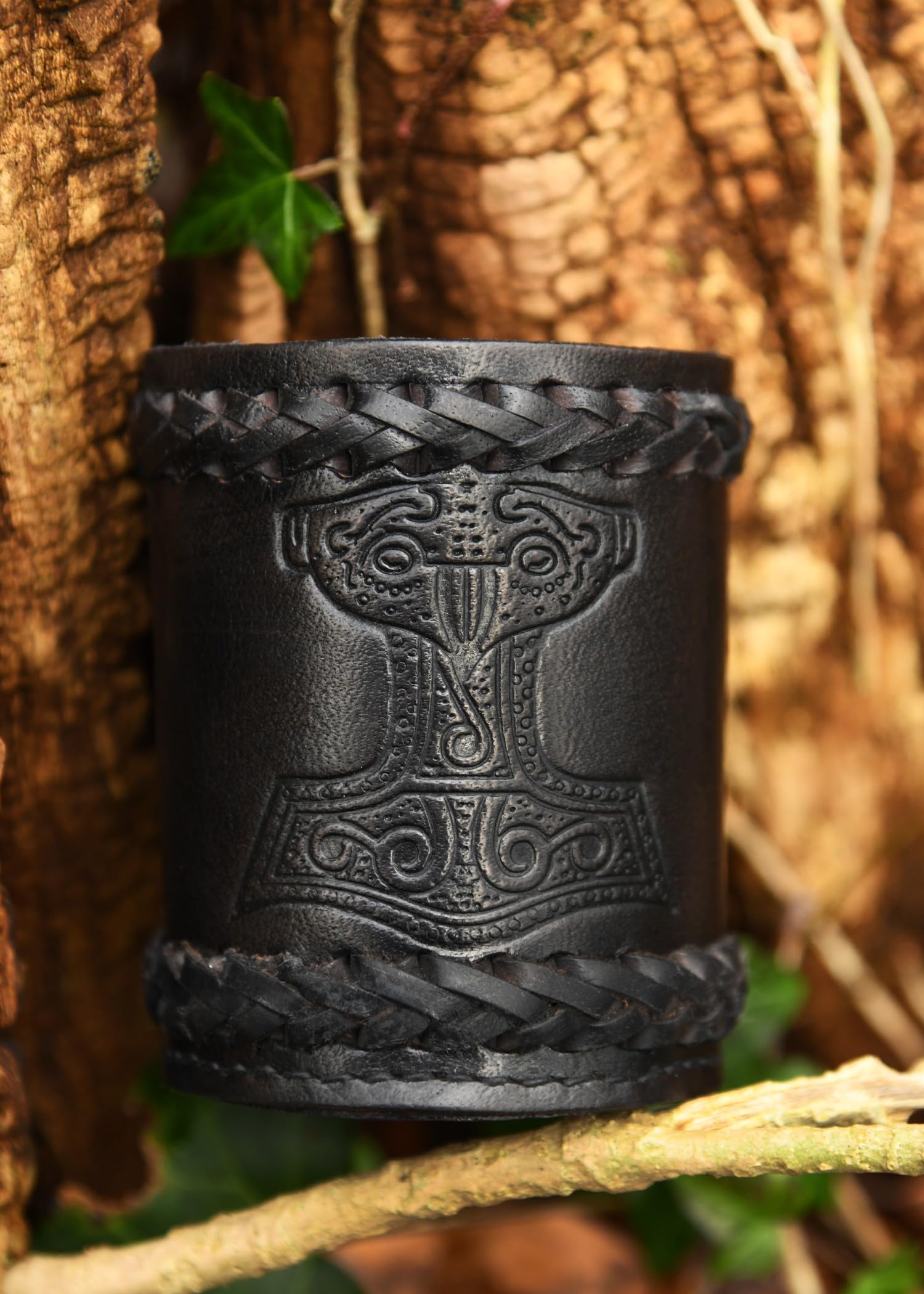 Ulfberth - Wysokiej jakości wikiński kubeczek do gry z motywem Mjölnir, prawdziwa skóra, średniowieczny kubek ze skóry, LARP, Reenactment (Czarny Młot Thora)