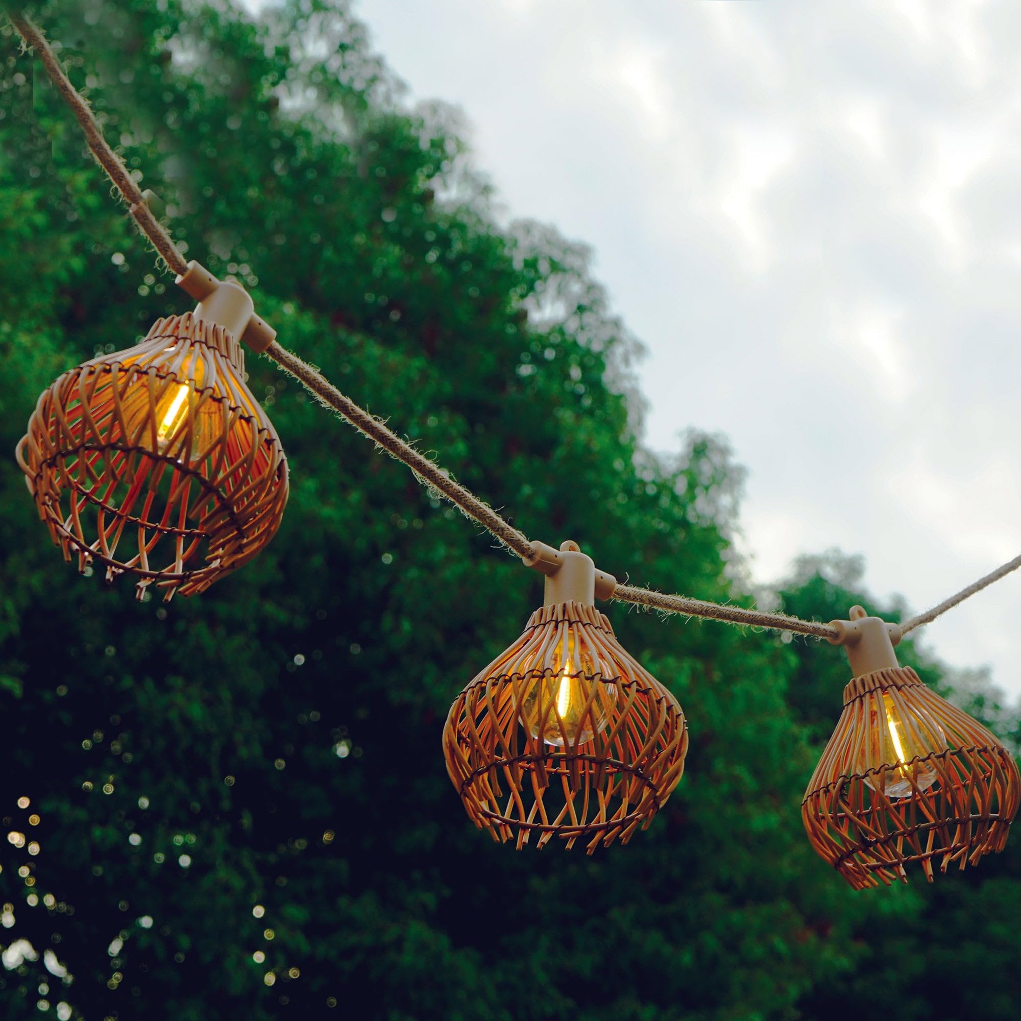 Ghirlanda luminosa esterna collegabile 10 paralumi naturali in rattan ROTILIA LIGHT HYBRID bianco caldo 8 m solare e su settore