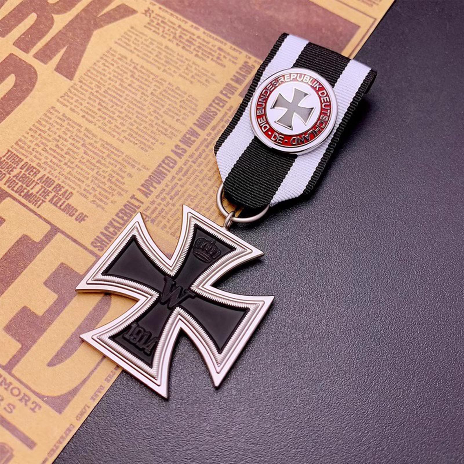 Amazon.co.jp: JIWURDKD(小さな店) ドイツ鉄十字勲章、バッジブローチ