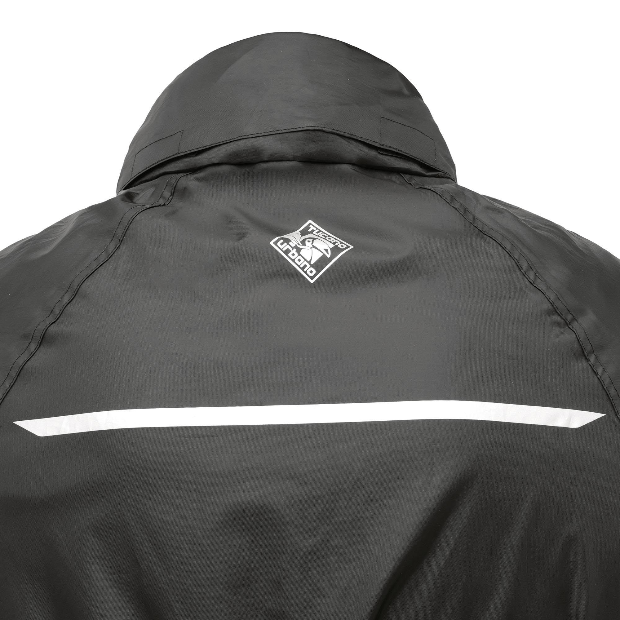 Tucano Urbano tuta antipioggia moto Nano Start. Antipioggia donna super compattabile. Abbigliamento moto unisex. Kit impermeabile moto e scooter idrorepellente, antivento. Occupa poco spazio.