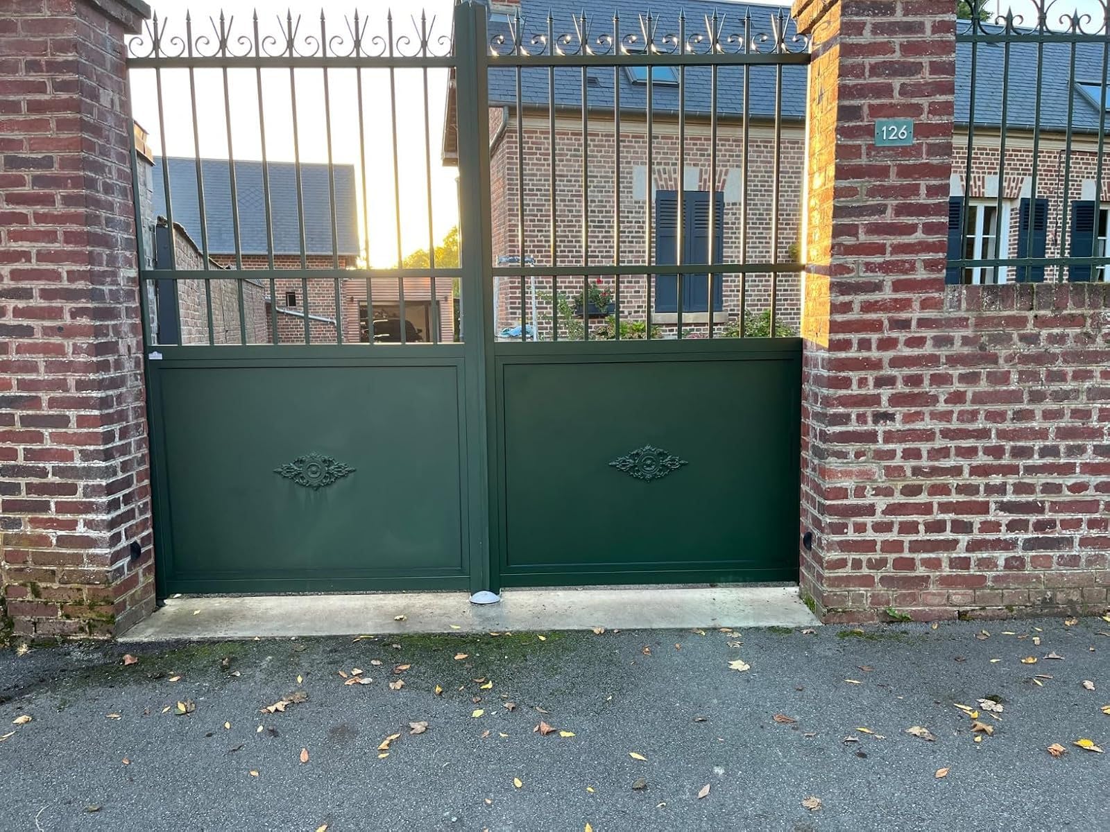 GUARD INDUSTRIE - Nettoyant Rénovateur - Ravive Couleurs Peinture, Plastique, Métal – Antitache 5 ans – 250 G-Traite 2 Portes et 10 Fenêtres - Chiffon microfibre inclus