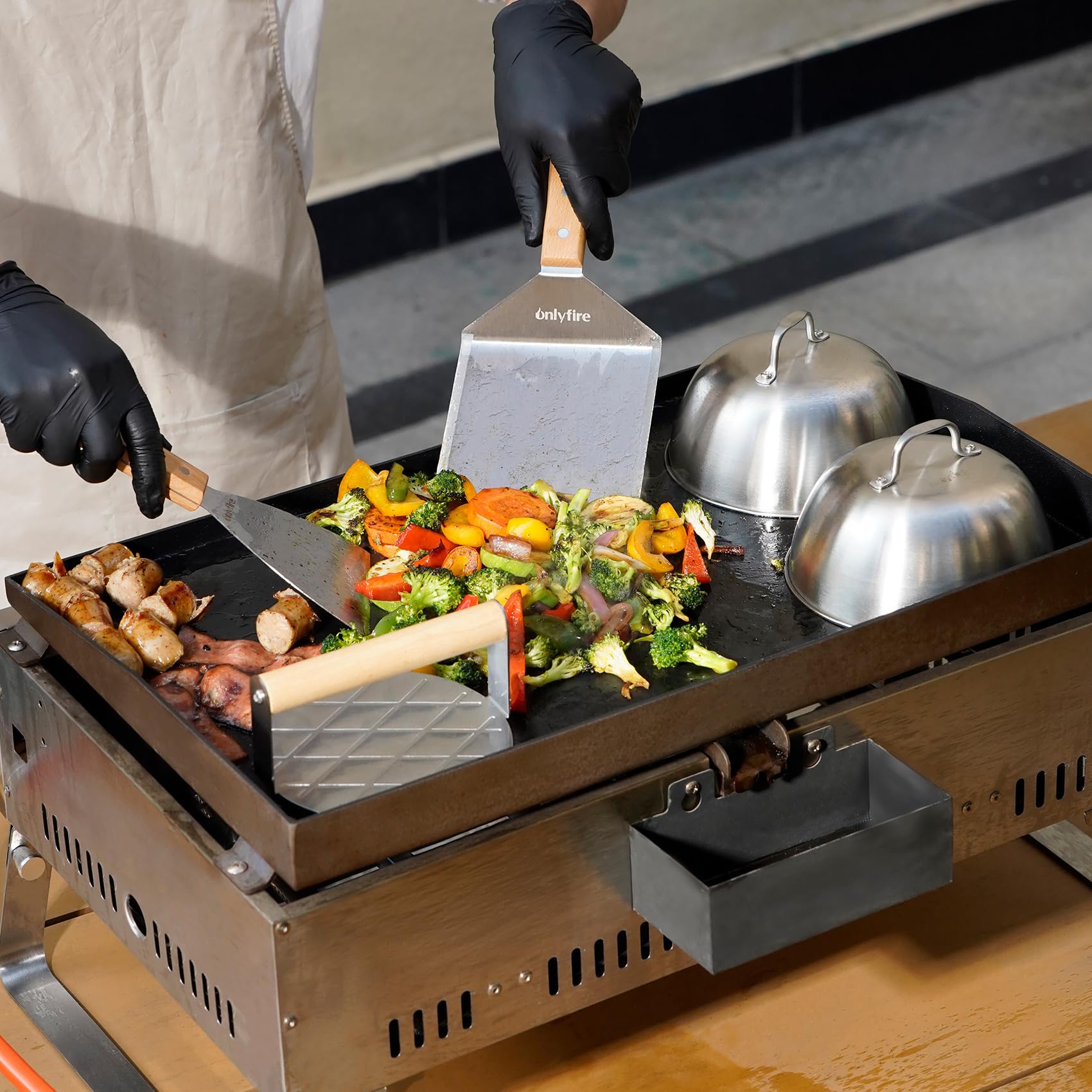Onlyfire Smash Burger Set, 6-Teilig Grillwerkzeug Set, inkl. Runder Burgerpresse, 2 Grillspachtel, Pattypresse, 2 Burgerglocken, BBQ Grillbesteck Set für Plancha, Grillplatte, Gasgrill oder Grill