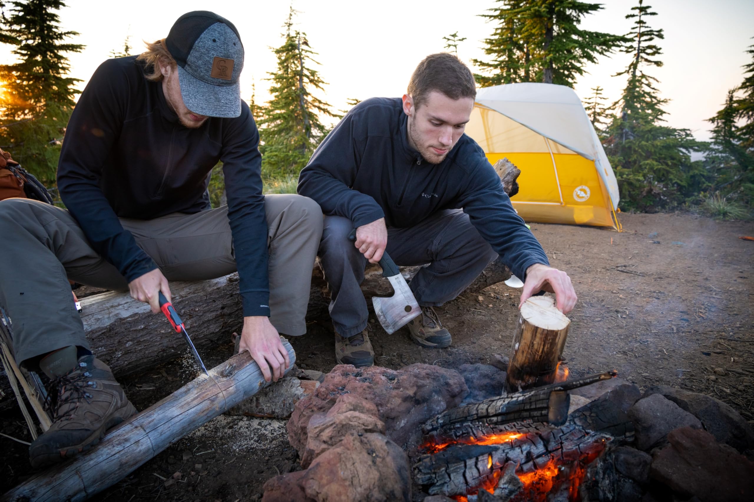 ONO Axt – Japanische Camping-Axt mit ergonomischem Antirutschgriff & 18 cm Blatt aus Spezialstahl | Ideal für Äste & Outdoor | Inkl. Hülle mit Gürtelschlaufe & Aufhängeöse | Austauschbares Blatt