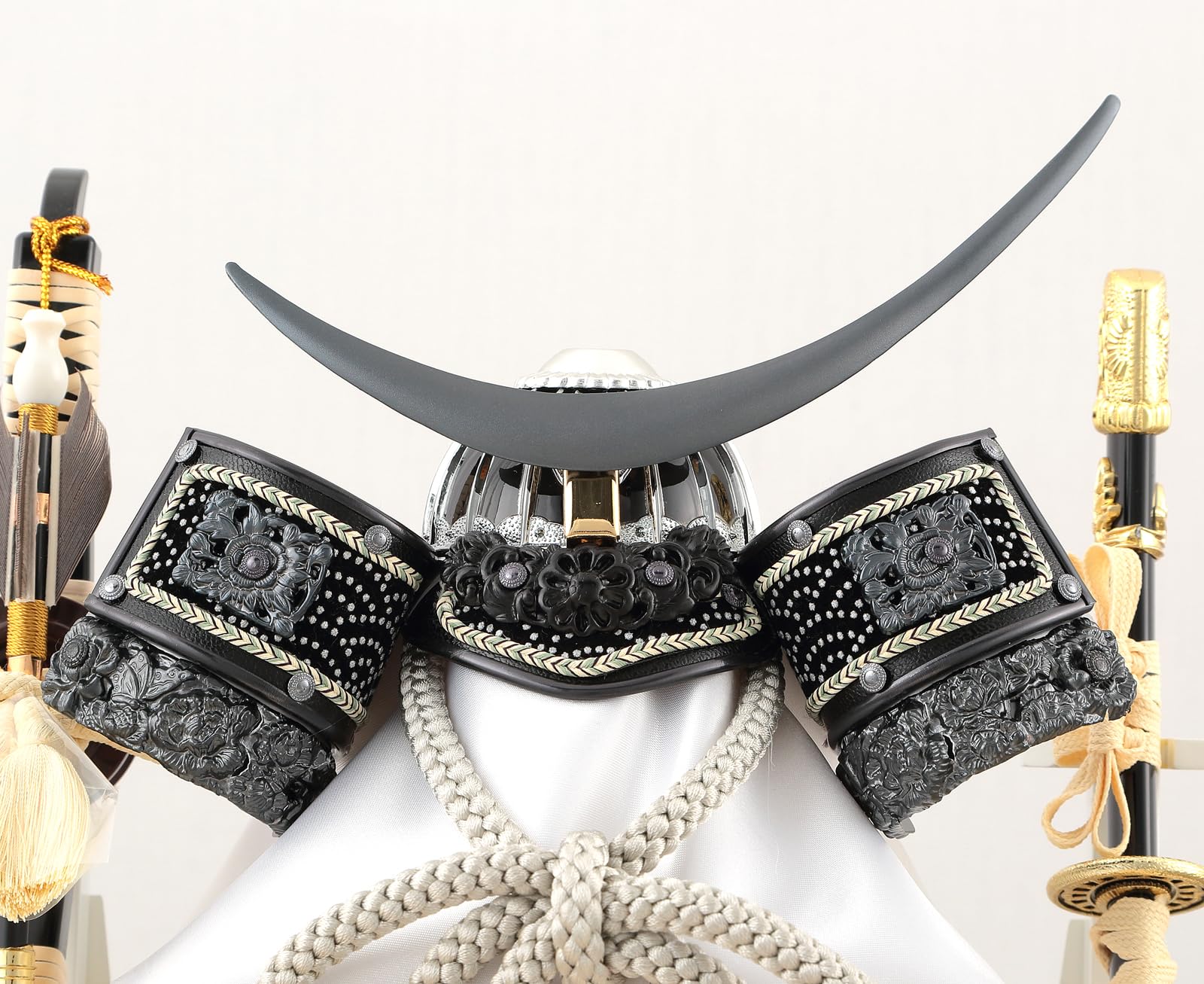 Amazon | 五月人形 伊達政宗 コンパクト 兜飾り 兜ケース飾り 小紋柄