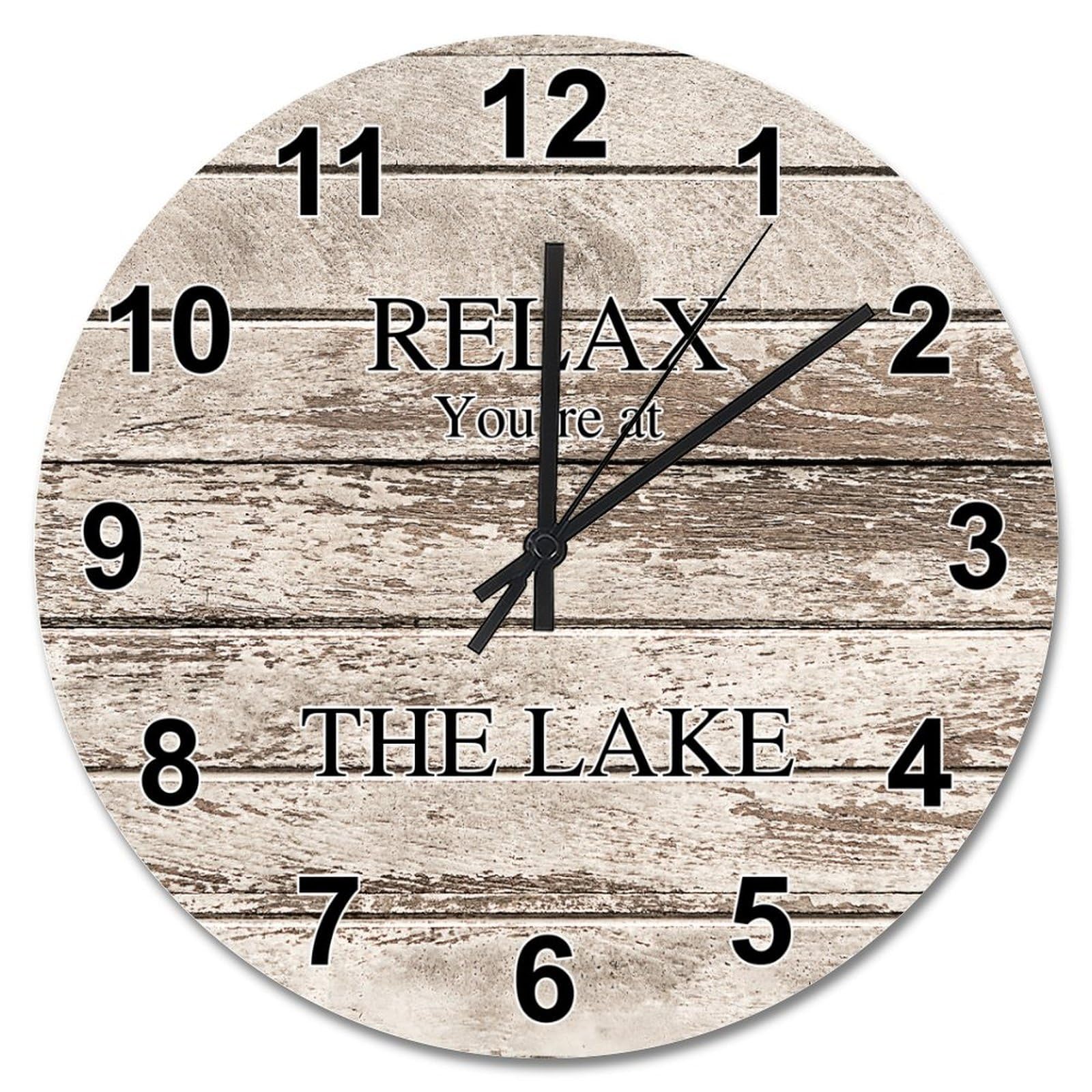 Horloge murale vintage grand format pour briser la monotonie d'un mur vide