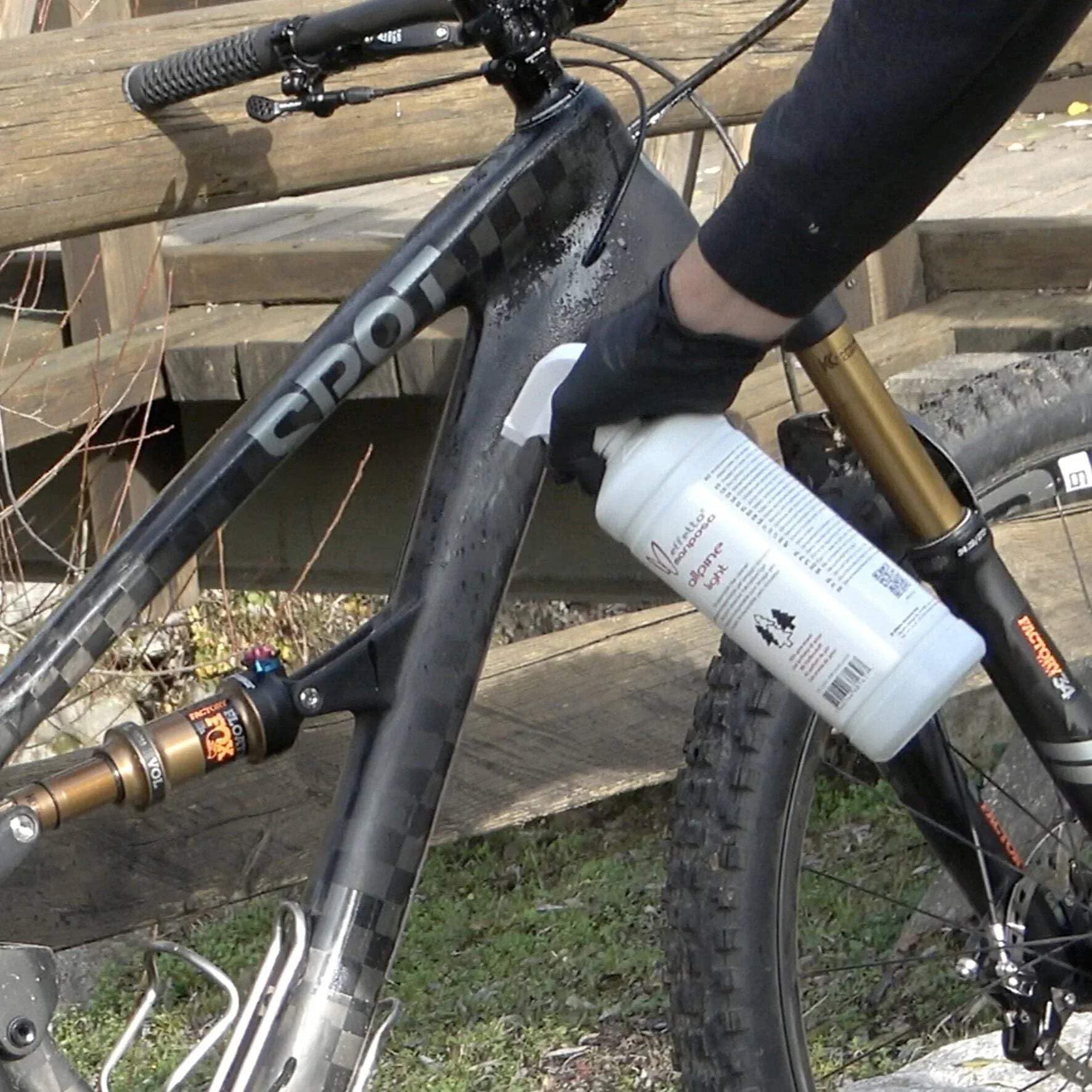 Effetto Mariposa Detergente per Bici Allpine Light 1 litro, Ciclismo Unisex Adulto, Nero, Taglia Unica