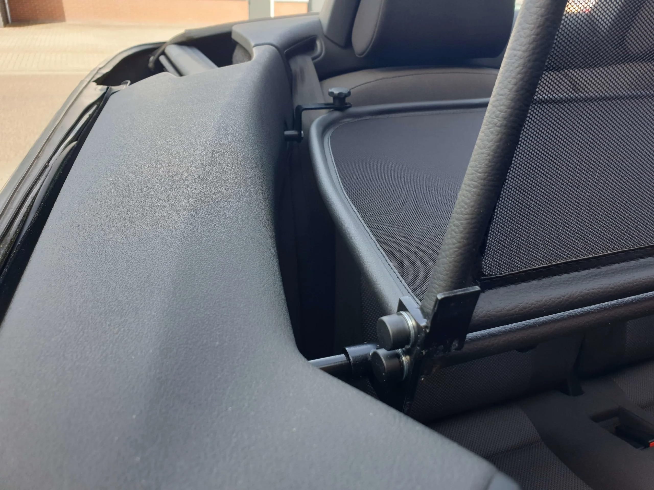 TiefTech Deflector de Viento para Audi A3 8P Descapotable (2009-2013) - Plegable - con Cierre Rápido - Negro | Deflector de Viento | Deflector de Aire | Parabrisas para descapotable