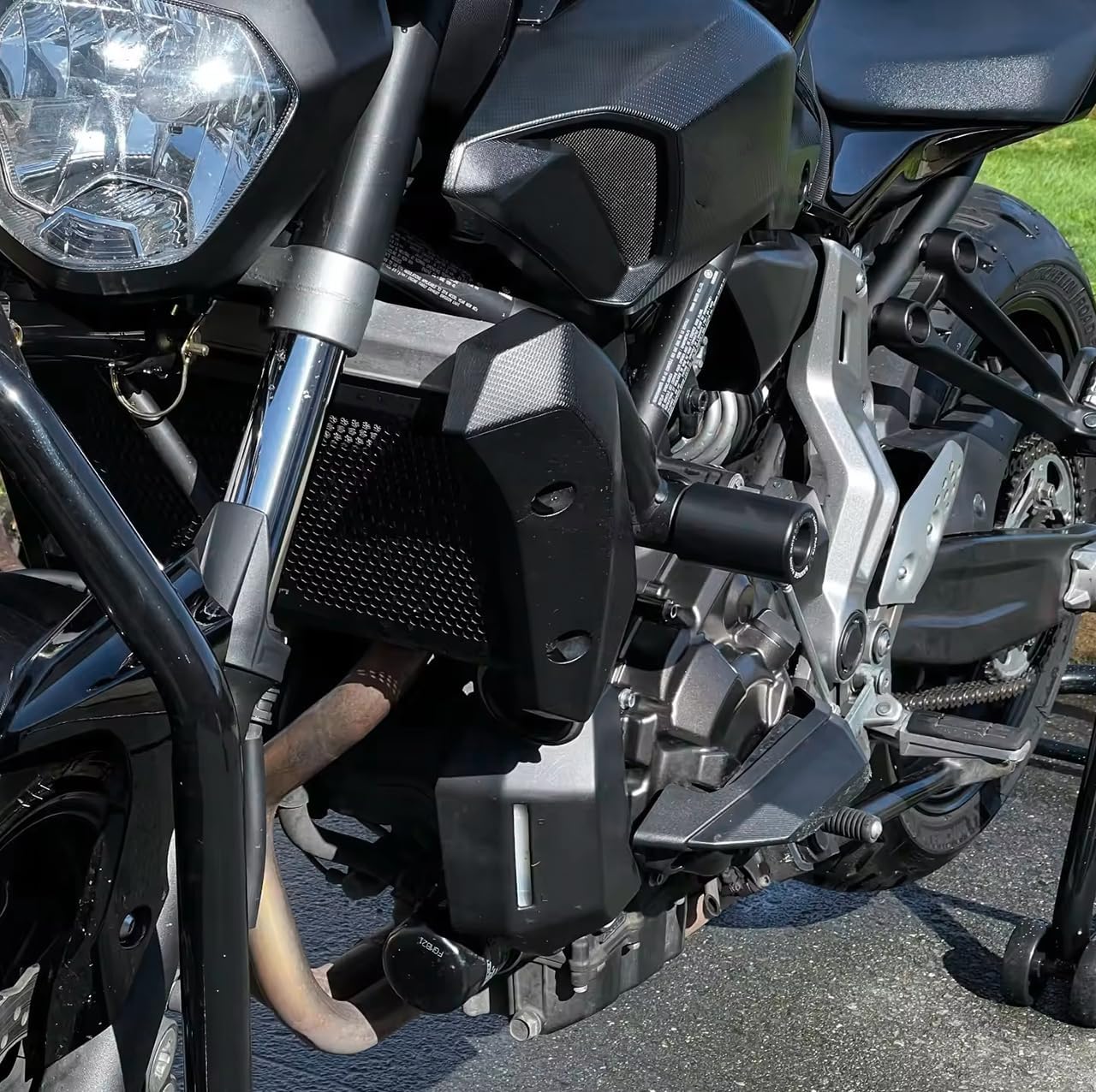 Motorcycle Frame Sliders Compatible with YZF R7 YZF-R7 2021 2022 2023 2024 2025 2026 MT07 MT-07 XSR700 XSR 700 FZ07 TRACER 700 GT Crash Protection Bobbins Pad Falling Protector Accessories