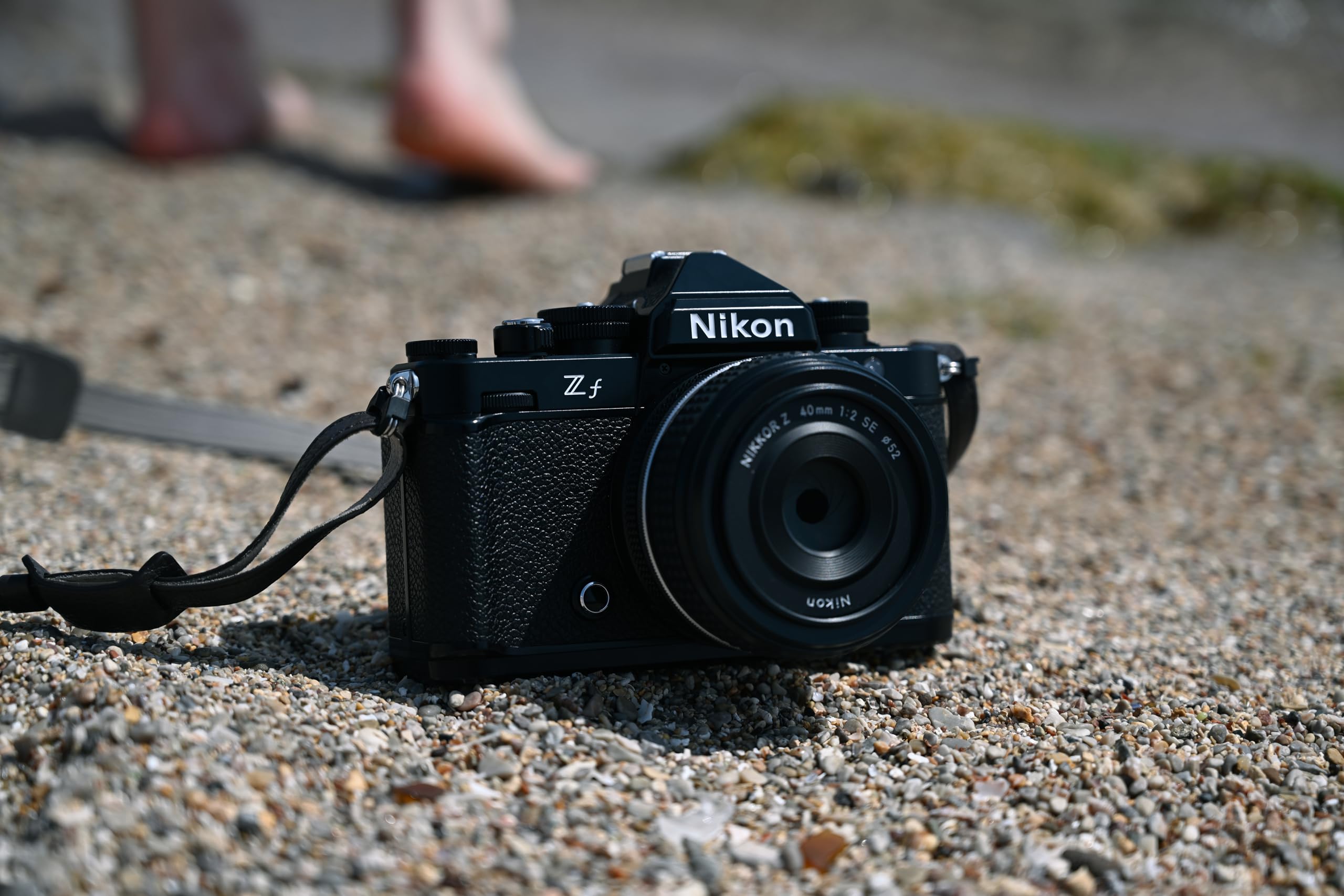 Nikon Zf + 24-70mm f/4 S + SDXC 128GB, Fotocamera Mirrorless, Full Frame, 24,5 MP, Monitor Angolazione Variabile [Nital V.I.P.: 6 anni di garanzia]