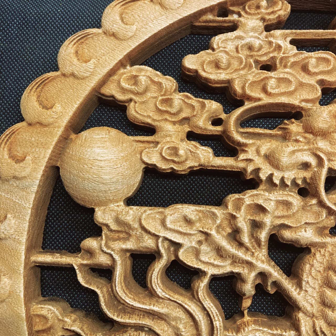 Amazon｜【月下蓮華彫刻堂】 独龍戯珠 26.5cm（龍・竜・雲) 円彫