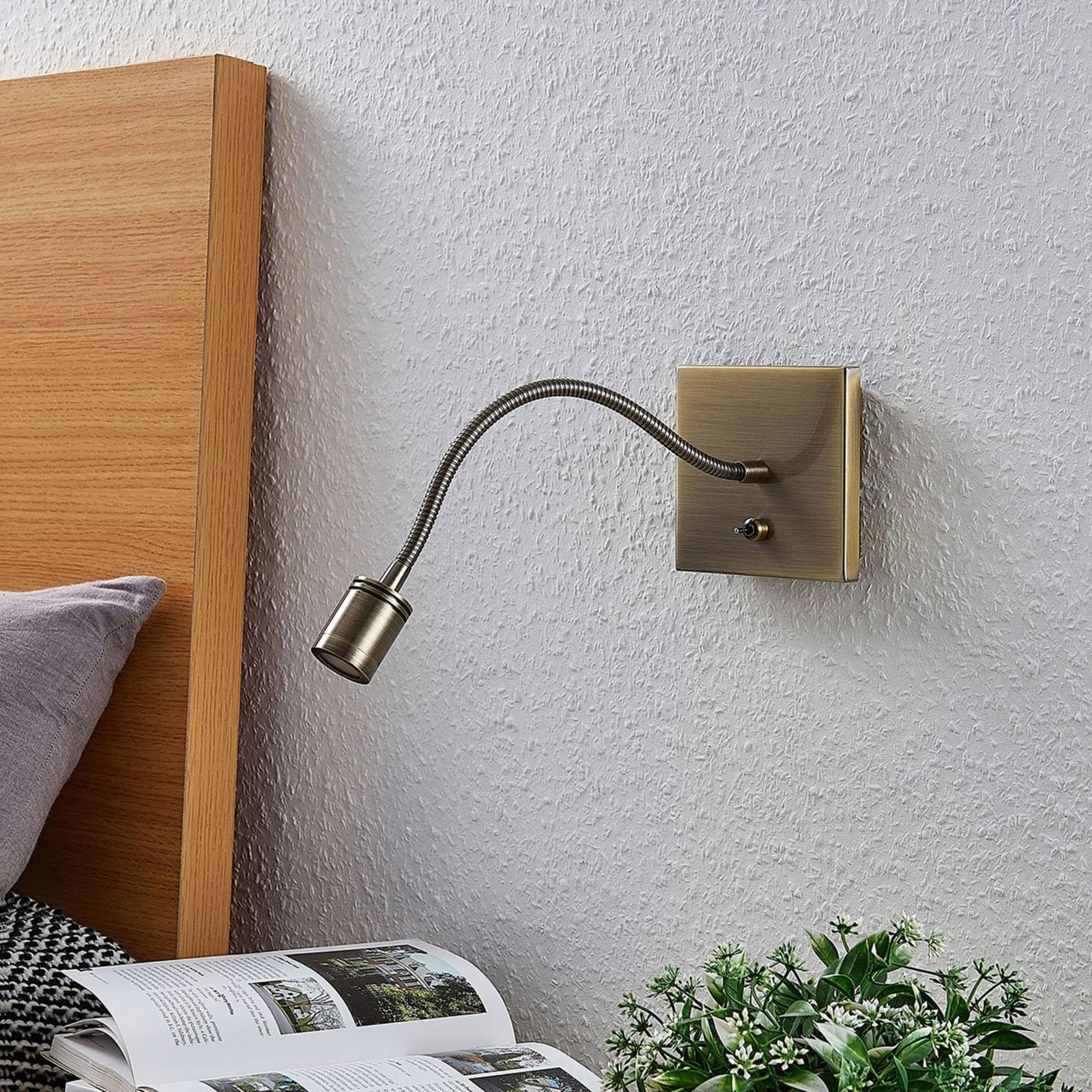 Lindby LED Applique Murale Mayar (Moderne) en Bronze Métal e. a. pour Chambre à coucher (1 lampe,à), Lampe Eclairage Luminaire Mural