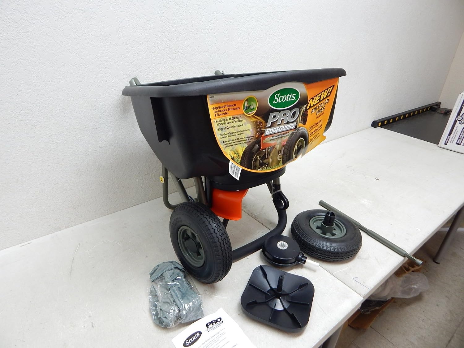 Scotts Pro EdgeGuard Broadcast Spreader : Amazon.sg: Garden