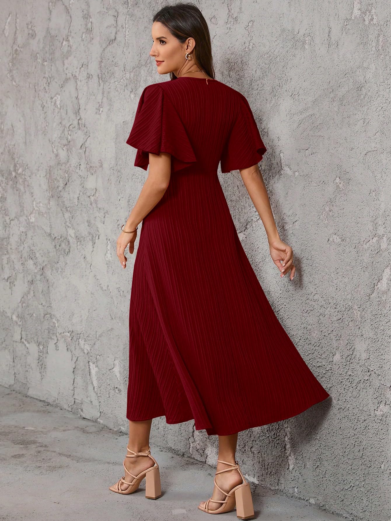 Shasmi Robe midi plissée avec manches flottantes | Robe western à col en V pour femme | Tenue d'été élégante pour le bureau et les loisirs (robe 244)