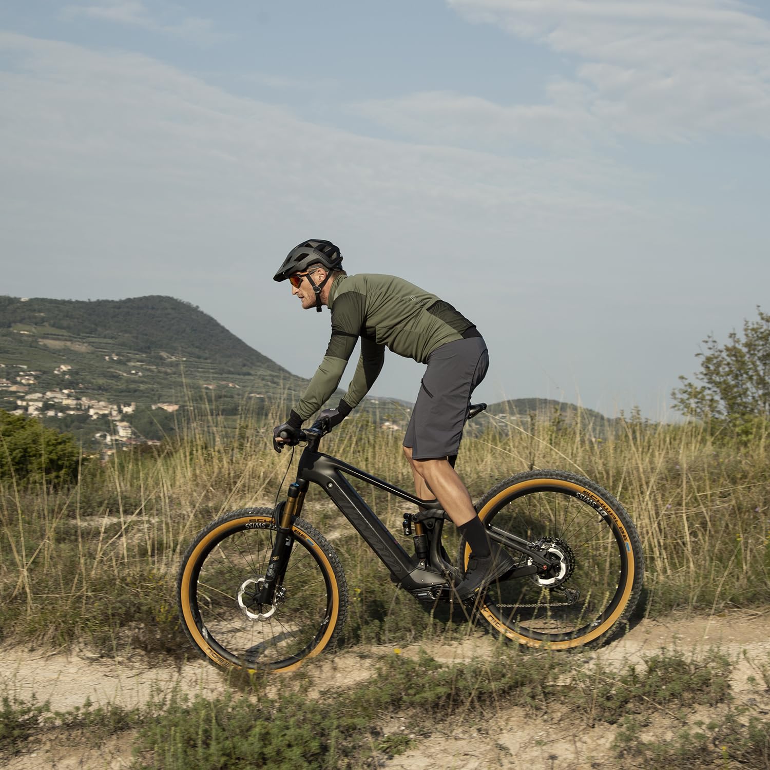 自転車 selle X-bow S.FLOW Fec Amazon | selle ITALIA(セライタリア) X-BOW S.FLOW Fec L | Selle