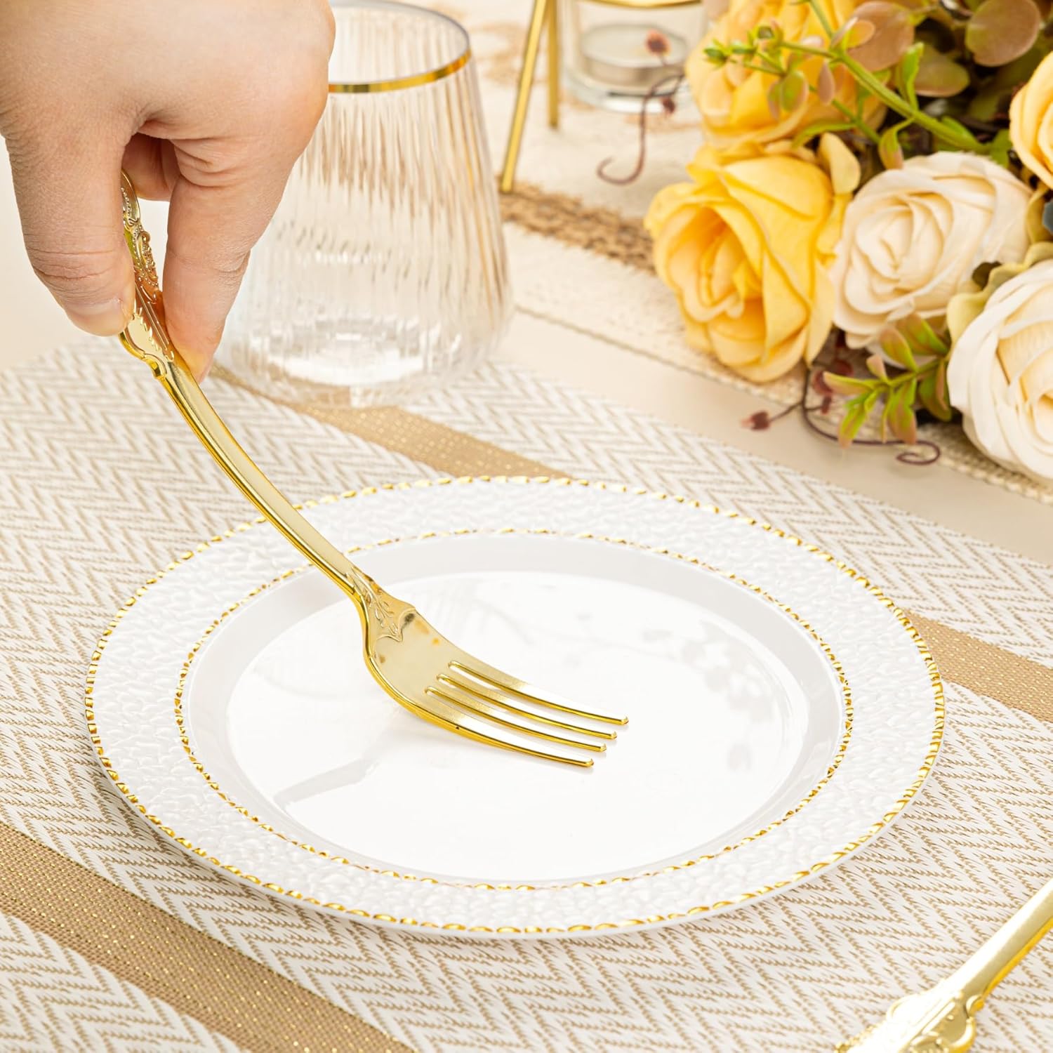 N9R 200PCS Gold Spoons and Forks Set, Heavy Duty Gold Plastic Silverware Set Fancy Disposable Utensils for Parties, Elegant Cutlery Sets for Wedding, Birthday(100 Forks & 100 Spoons) - Image 6