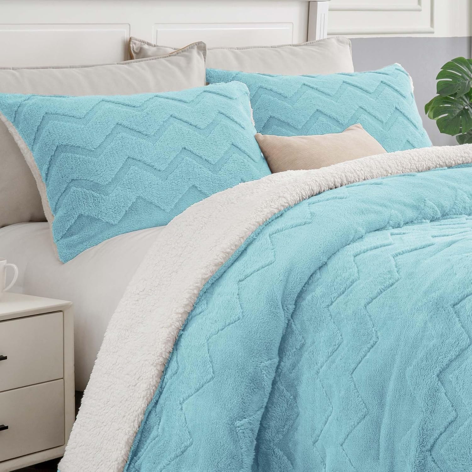 BEDELITE Fluffy Twin Comforter Set - Super Soft Sherpa Light Blue Comforter for Twin Size Bed, Luxury Warm Bedding Set for Winter, Fuzzy Bed Set 2 Piece (1 Comforter, 1 Pillowcase) Light Blue Twin