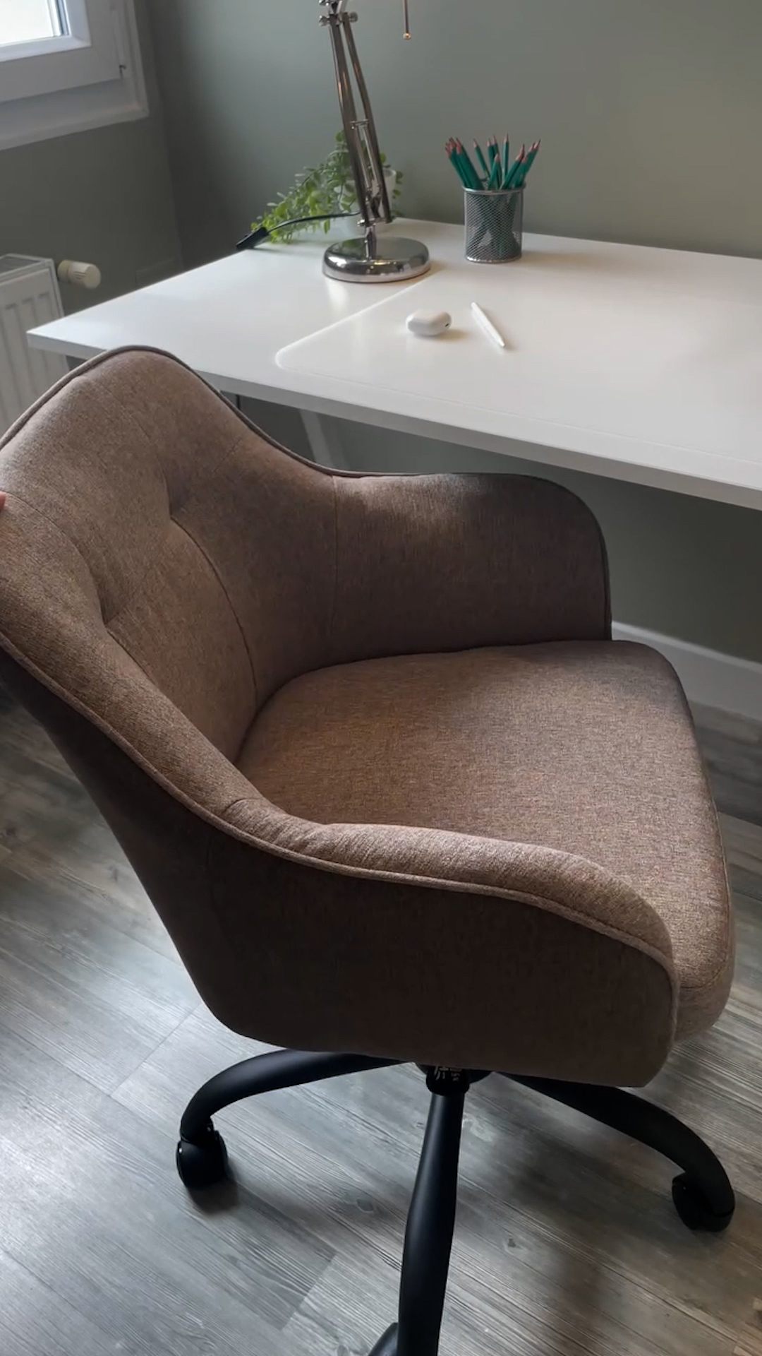 SONGMICS Silla de Estudio, Silla Giratoria, Altura Ajustable, Carga de 110 kg, Marco de Acero, Tela de Felpa Transpirable y PU, para Estudio, Dormitorio, Beige Cappuccino OBG019W01