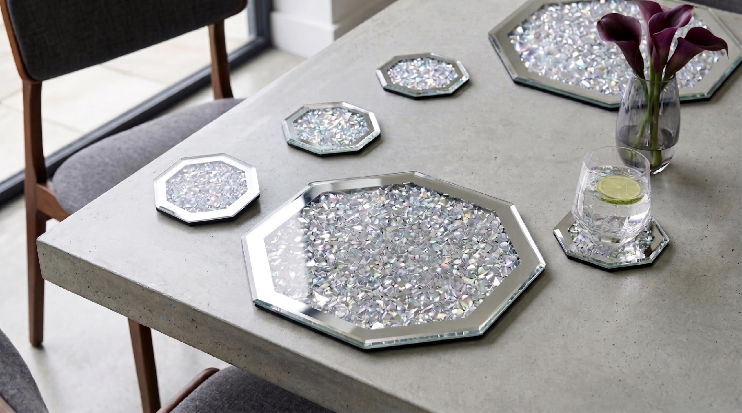 DEENZ Set Of Silver Octagonal Shape Mirrored Border 4x Coasters & 2x Placemats Crushed Crystal Diamond Glass Kitchen Dining Tabletop Serveware Decor 25x25Cm (4x Coasters & 2x Placemats)