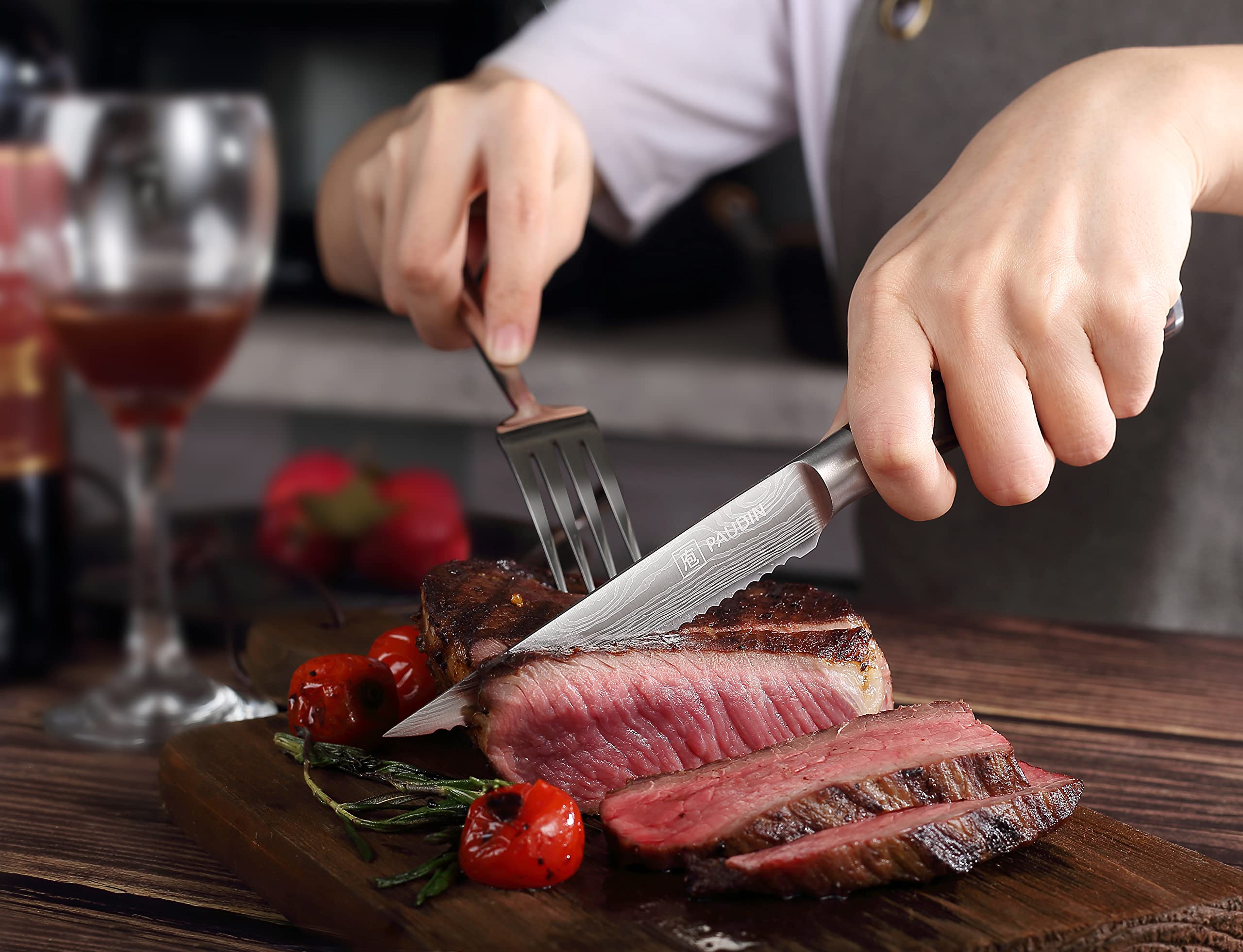 PAUDIN Juego de 6 cuchillos de carne, cuchillos de carne de acero inoxidable alemán, hoja dentada ultra afilada y mango ergonómico de madera, cuchillos de mesa con estuche de regalo