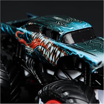 Monster Jam, Marvel's Official Venom vs Amazing Spider-Man Diecast Monster Truck, 1:64 Scale Kids Toy for Boys and Girls Ages 3+