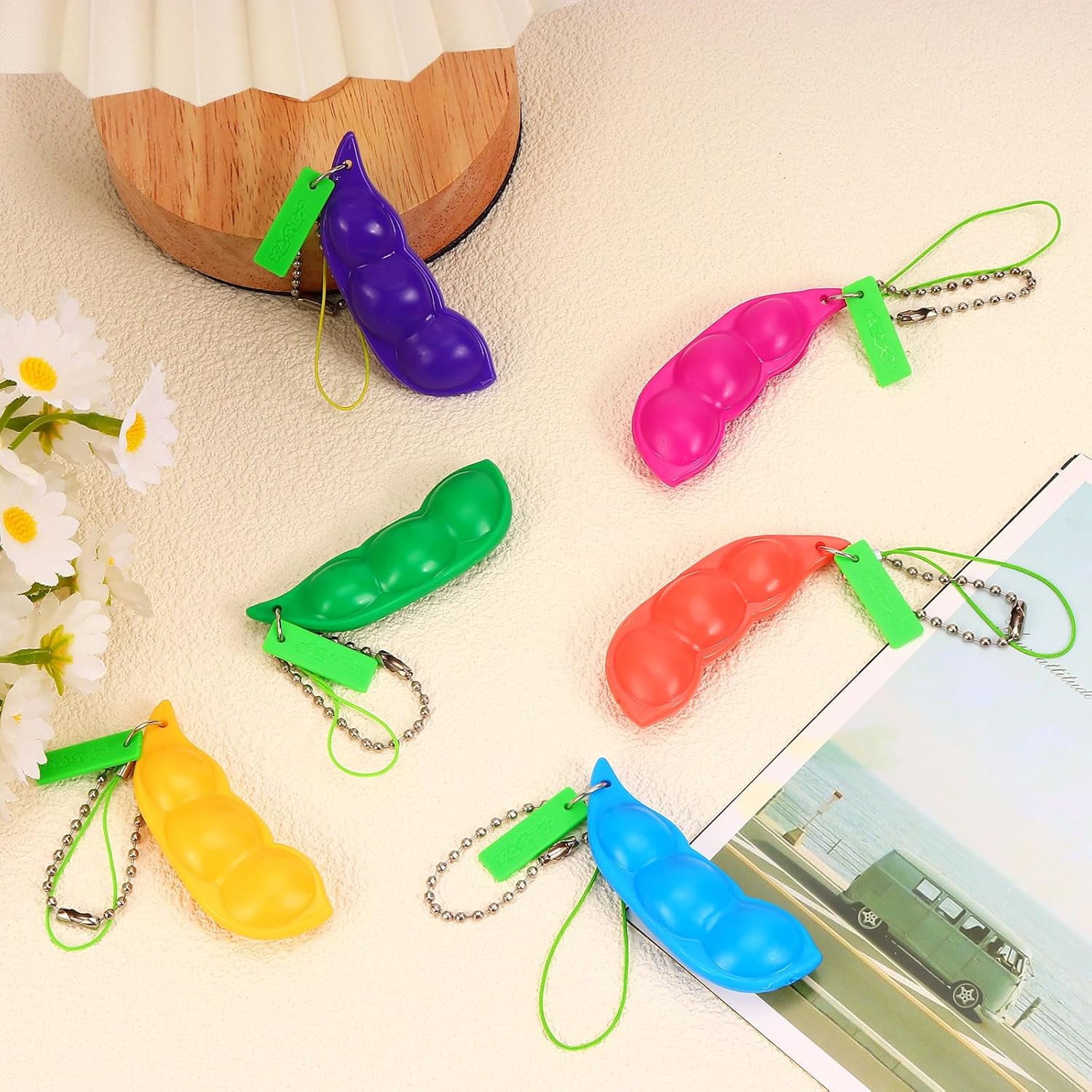 12 PCS Squeeze Bean Keychain, Edamame Pea Keychain Fidget Toys, Colorful Soybeans Fidget Toys Gifts for Stress Relief, Keyring, Decoration, Party Favors Supplies