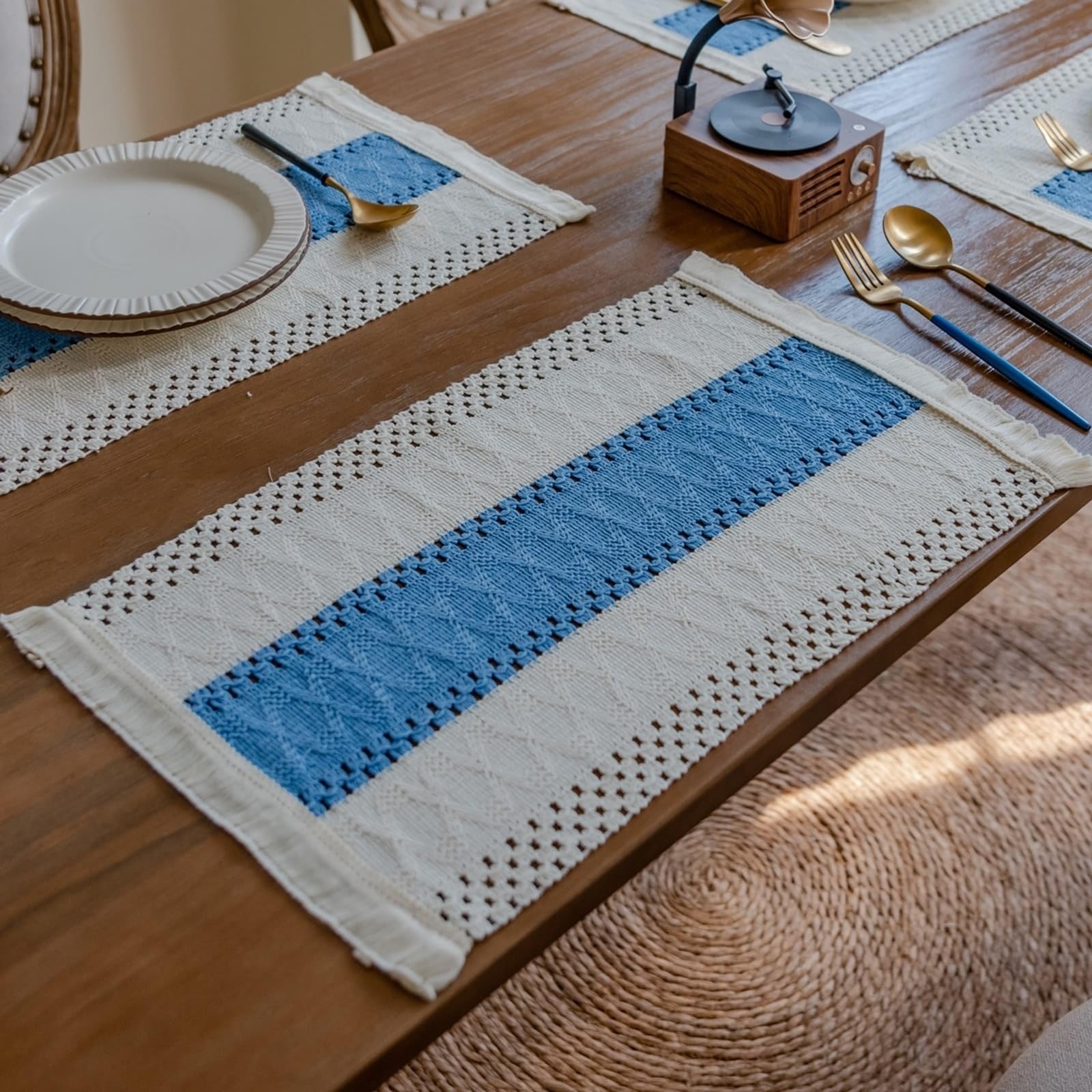 Set de table chic bleu beige tissé creux à rayures et pompons