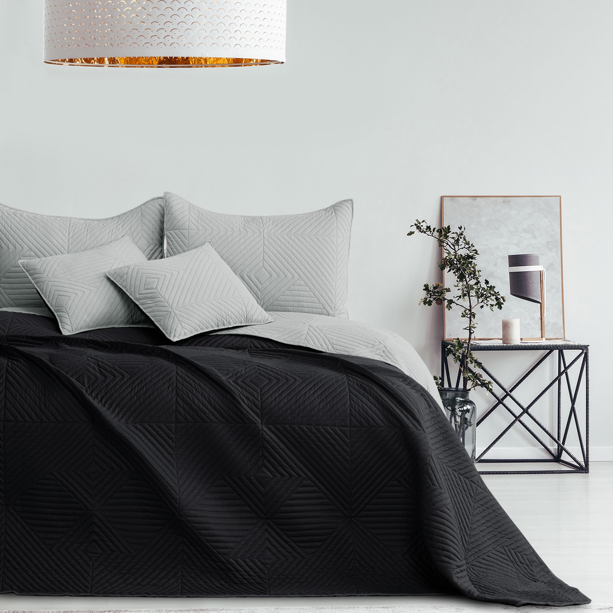 RESTILO Tagesdecke 220x240 cm Schwarz Silber Bettüberwürf zweiseitig Ultrasonic Steppung Polyester Softa