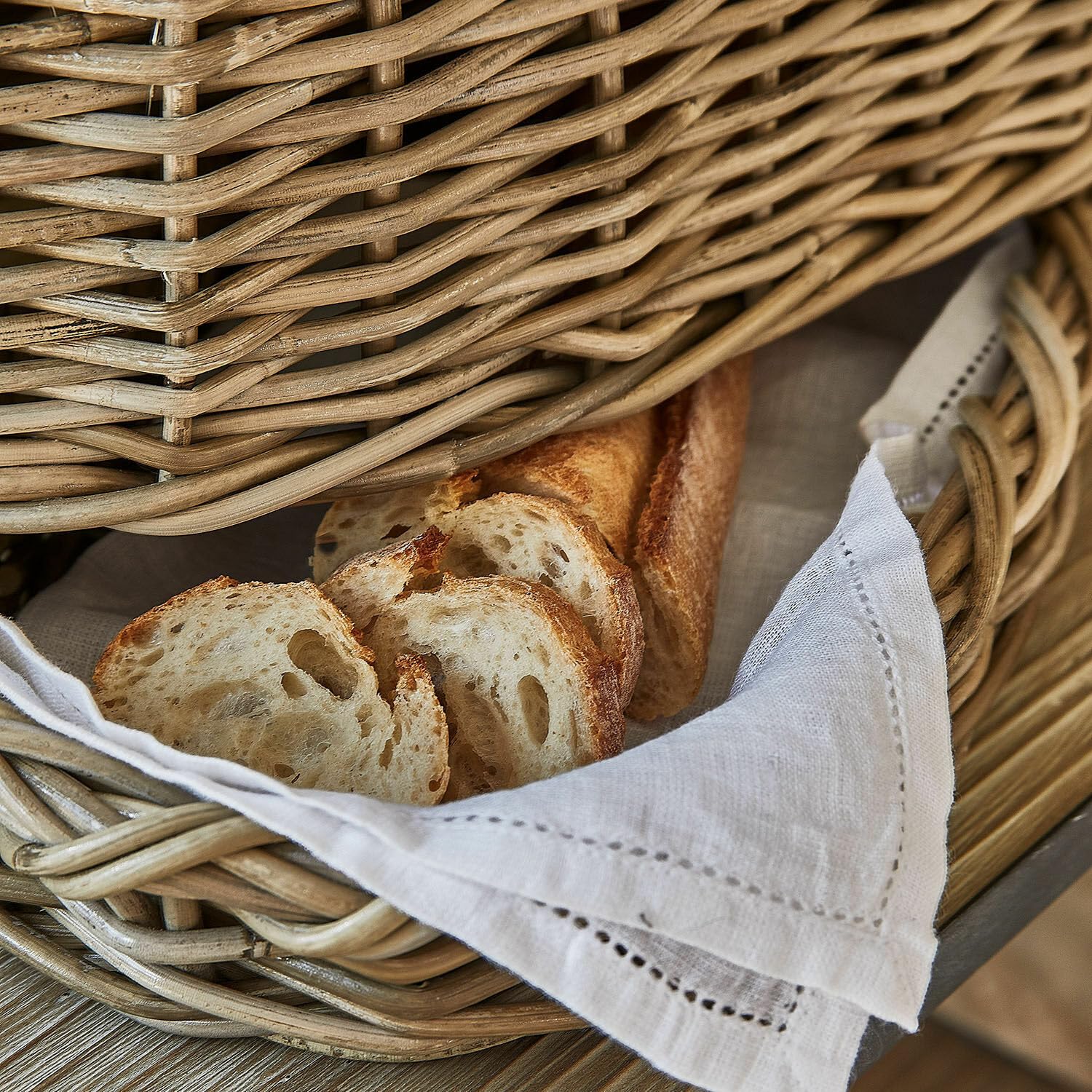 LOBERON Brotbox Gioialetto, Ländlicher Charme, Natürliche Struktur, Rustikaler Brotkorb, Küchenutensilien, Rattan, Rindsleder, braun | Ländlicher Charme, Natürliche Struktur, Rustikaler Brotkorb, Küchenutensilien, Rattan, Rindsleder