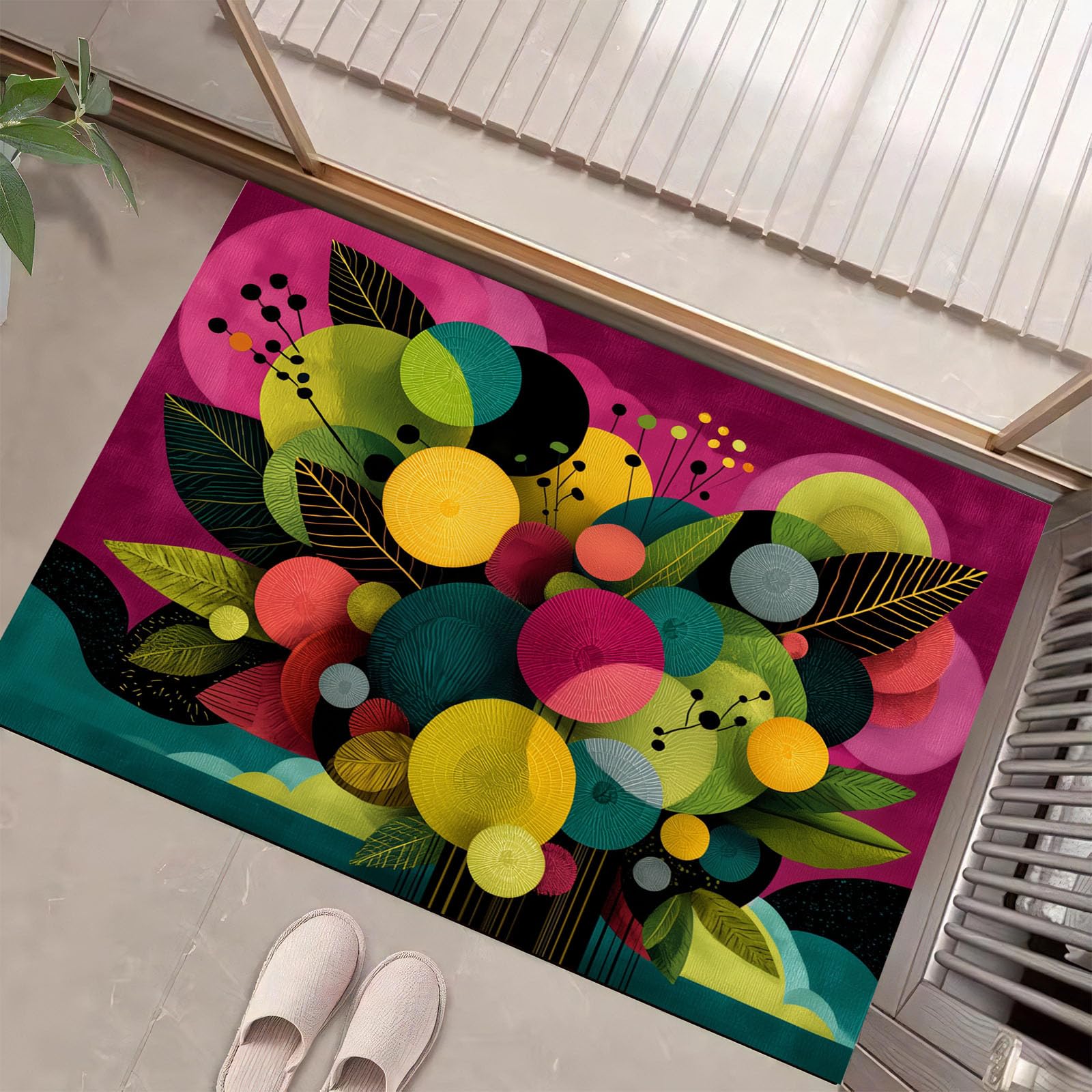 Felpudo fucsia de flores con base antideslizante y tejido lavable para interior