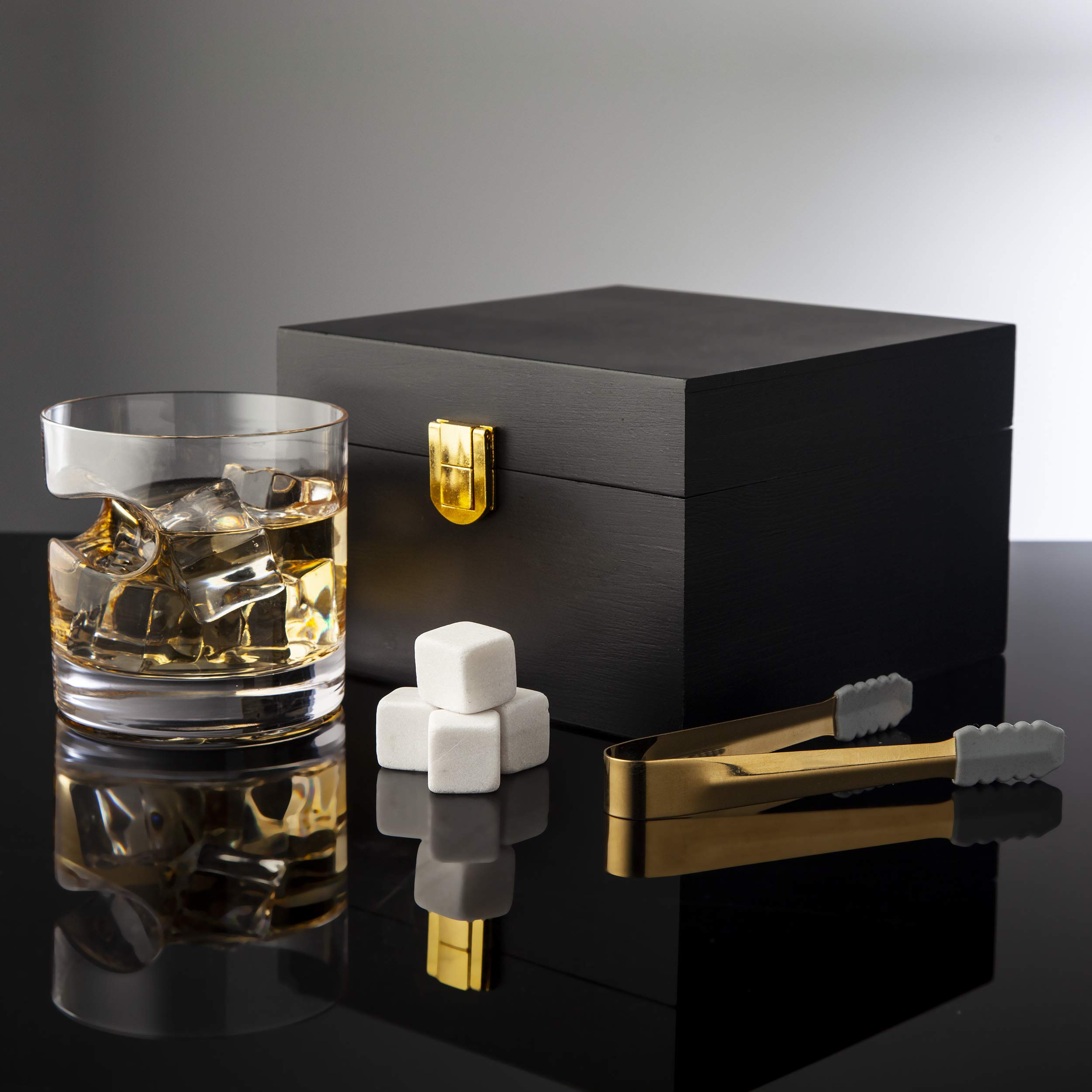 Juego de caja de regalo de madera de cristal de whisky de cigarro con vidrio antiguo, piedras de whisky refrescantes y juego de barra de pinzas 5