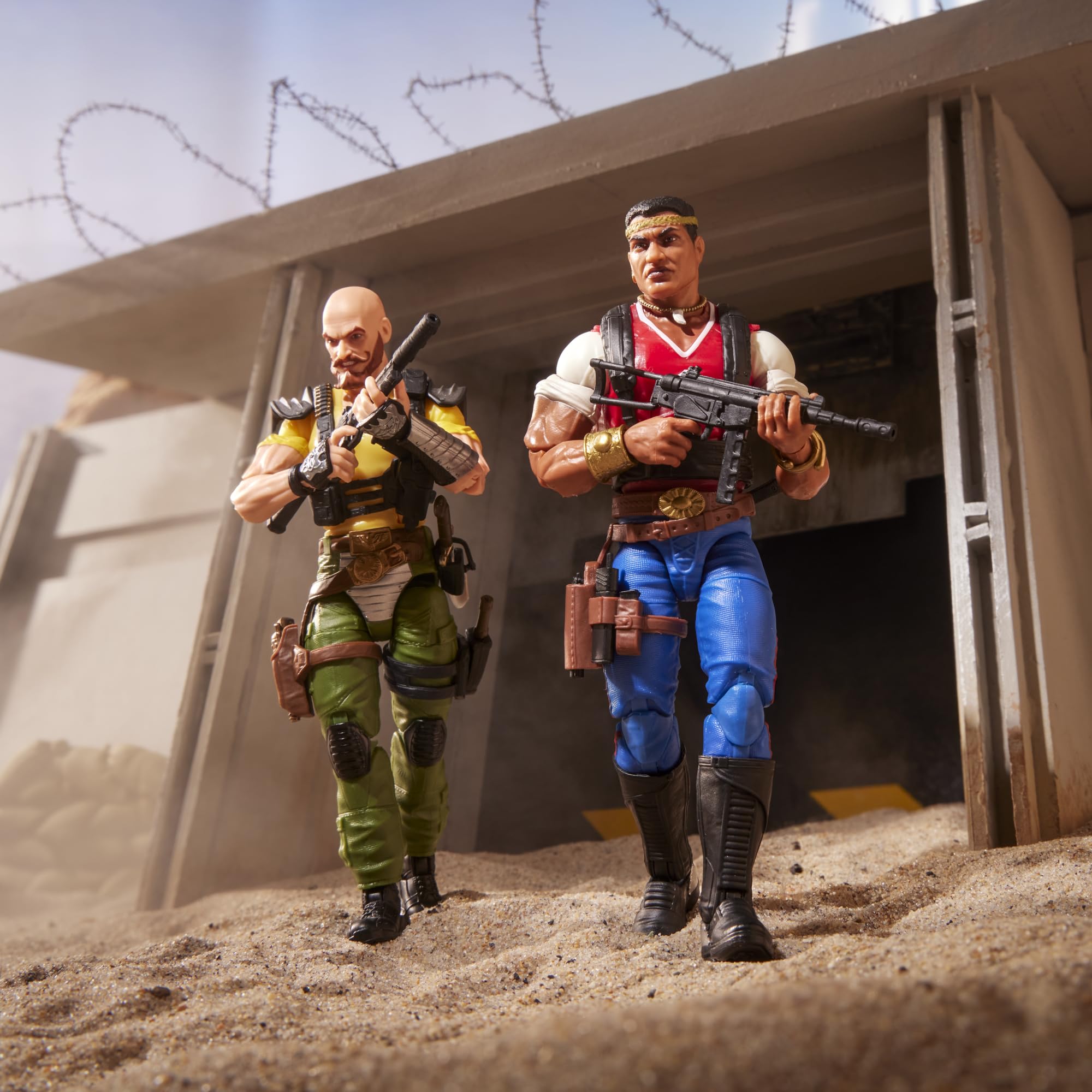 David "Red Dog" Taputapu i Varujan "Taurus" Ayvazyan z kolekcji G.I. Joe Classified Series, nr 193, zestaw z 15-centymetrowymi figurkami kolekcjonerskimi i 20 akcesoriami