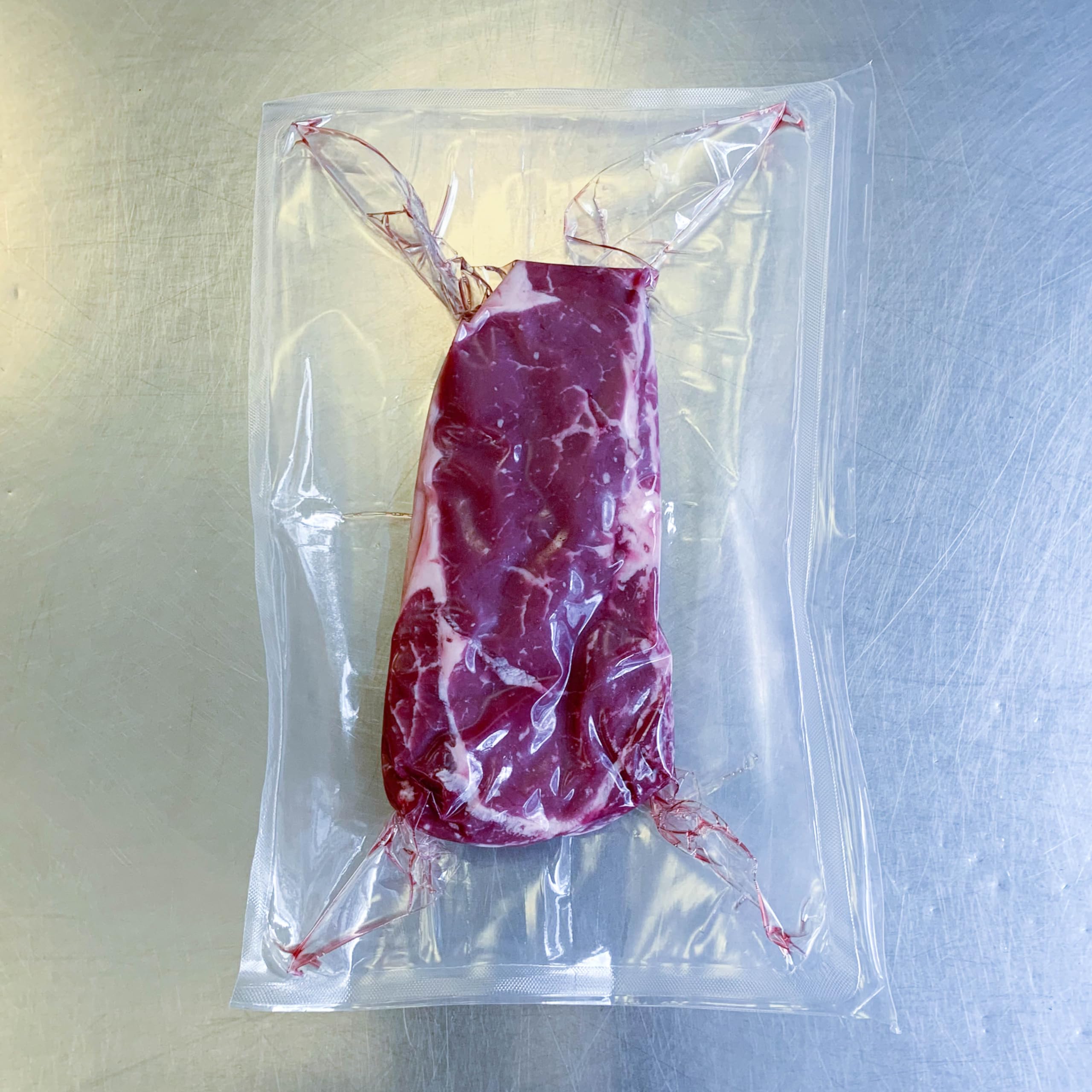 SELECTIV viandes d'exception I Boeuf Français : 2 steaks, 2 entrecôtes, 2 faux filets, 2 bavettes d'aloyau - 1,280kg - France