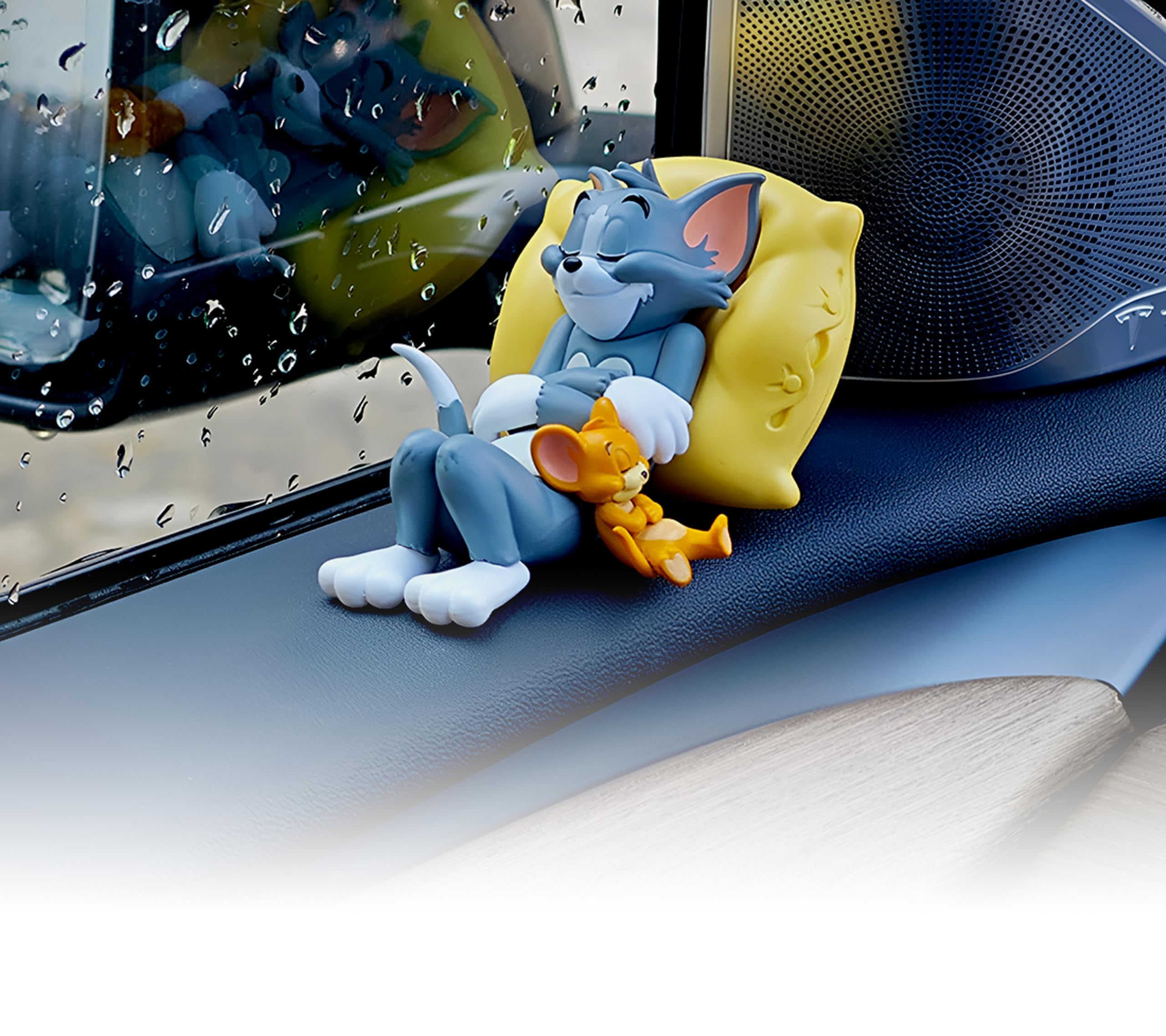 OBEROI'S TRADERS Tom & Jerry Cute Sleeping Car Interior Accessory