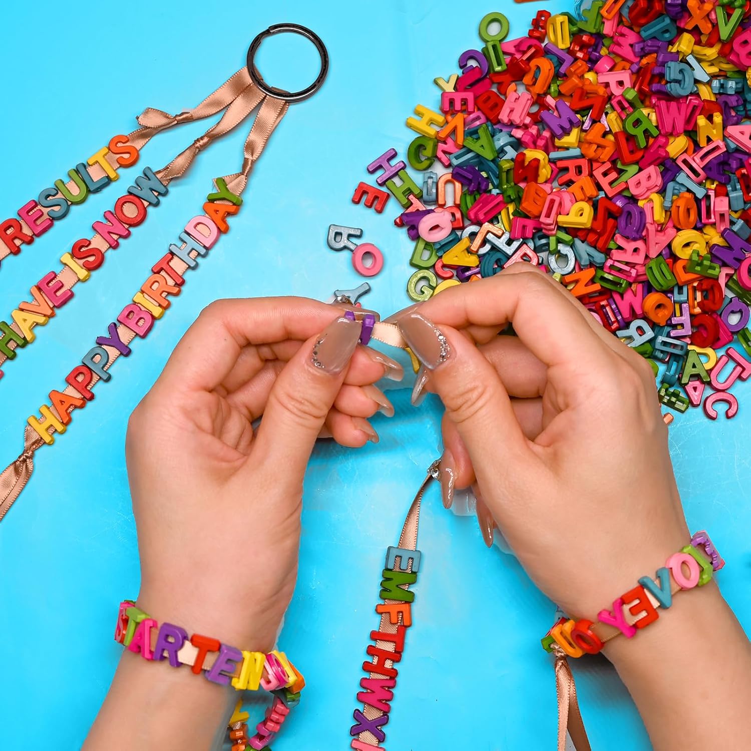 300+ Pieces 9x12mm Big Large Alphabet Letter Beads Charms A-Z Mixed Plastic Shape Loose Bead for Jewelry Making Bracelets Necklaces Key Chains (Classic Solid Colors)