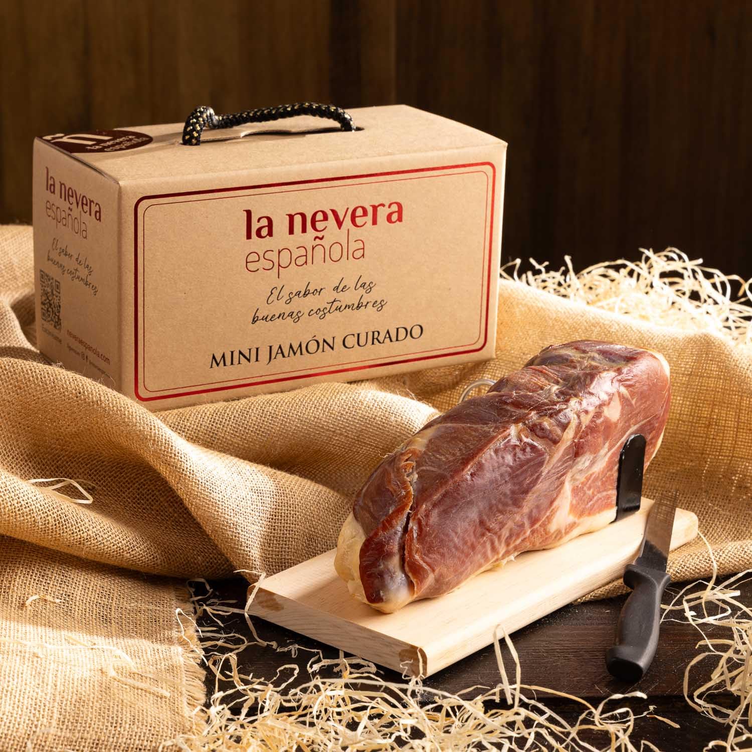 Mini Prosciutto Serrano, Mini Porta Prosciutto e Coltello - Pezzo da 1,1 kg - Confezionato sottovuoto - Senza osso - Periodo minimo di stagionatura 12 mesi - Confezione Gourmet