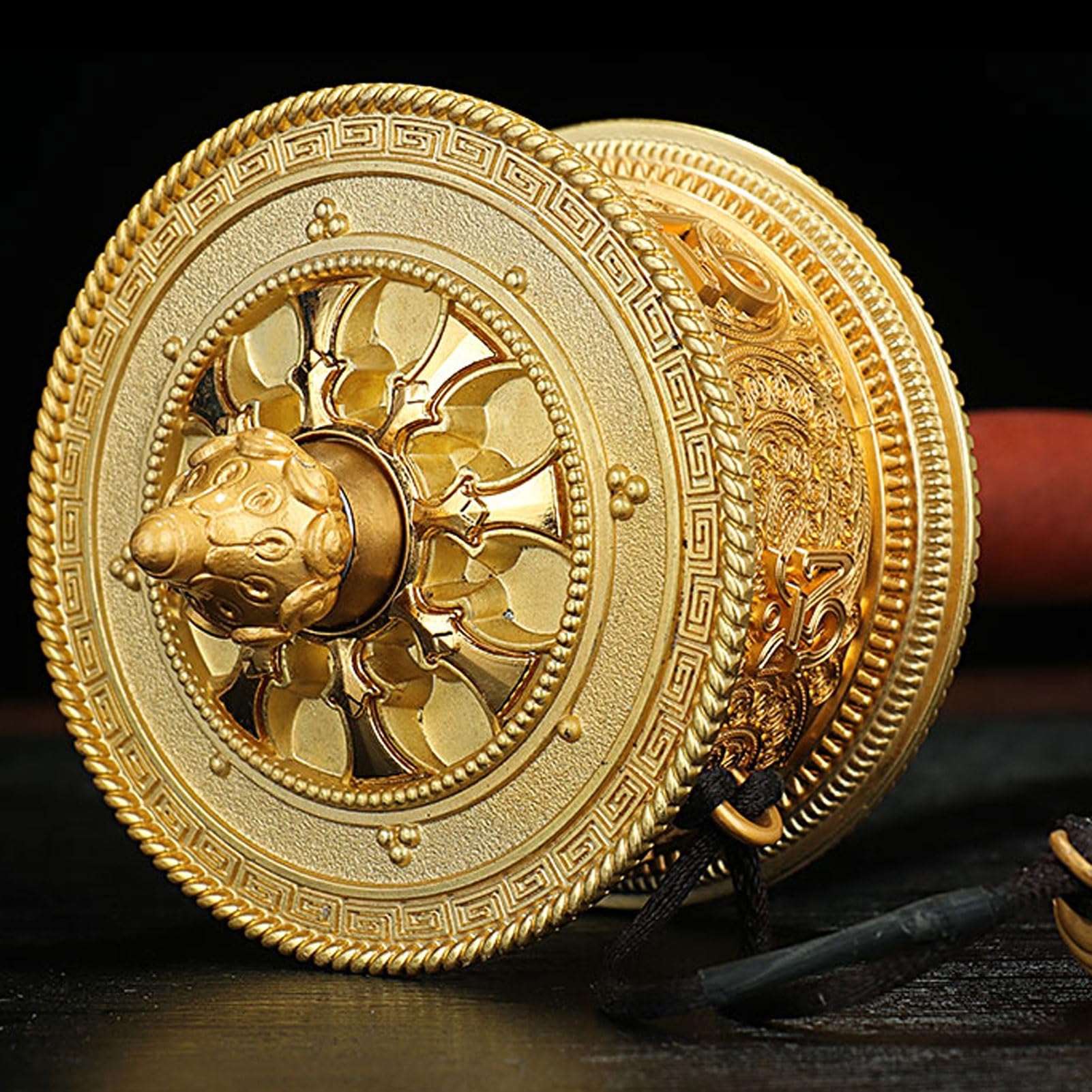 Rueda de oración tibetana, Rueda de oración tibetana con manivela, mantra de seis palabras Kuan Yin, mango de madera dorado, 21 cm