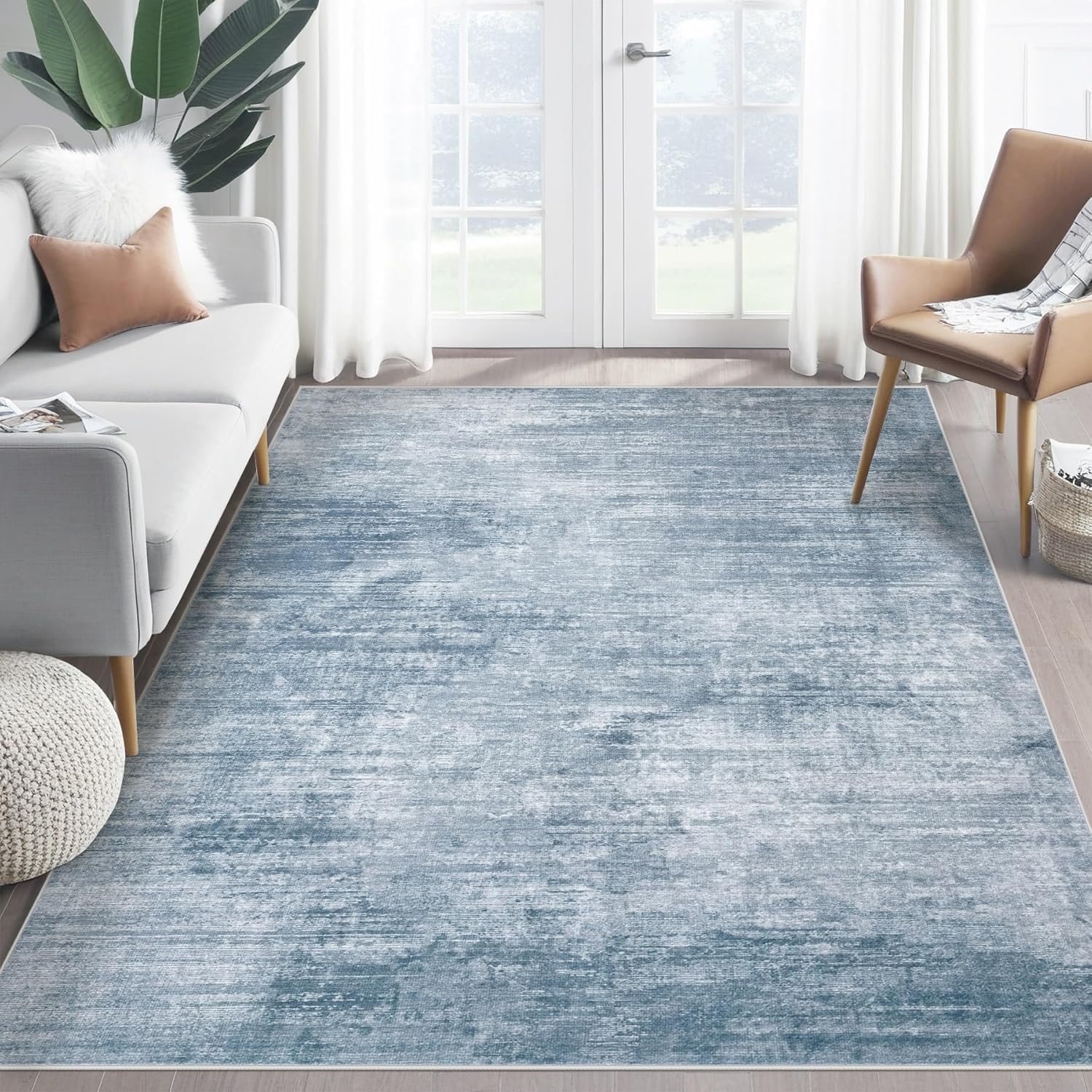 Tapis abstrait moderne pour créer un salon chaleureux et design