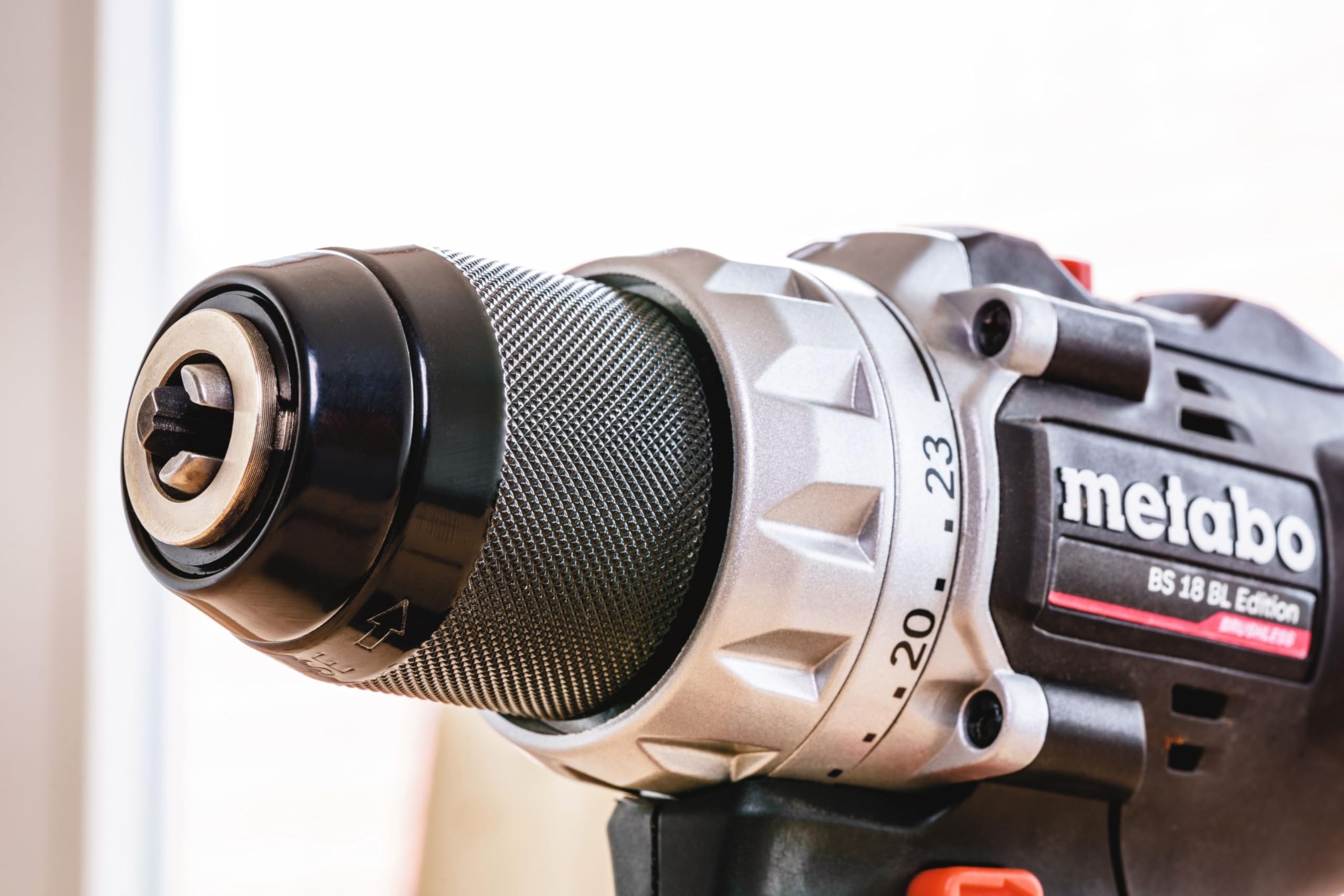 metabo Taladro para batería BS 18 BL Edition - 18 V, CAS, par de giro de 60 Nm, taladro Ø de 36 mm - Sin escobillas, compacto y potente para perforar y atornillar con precisión - Incluye batería (18V