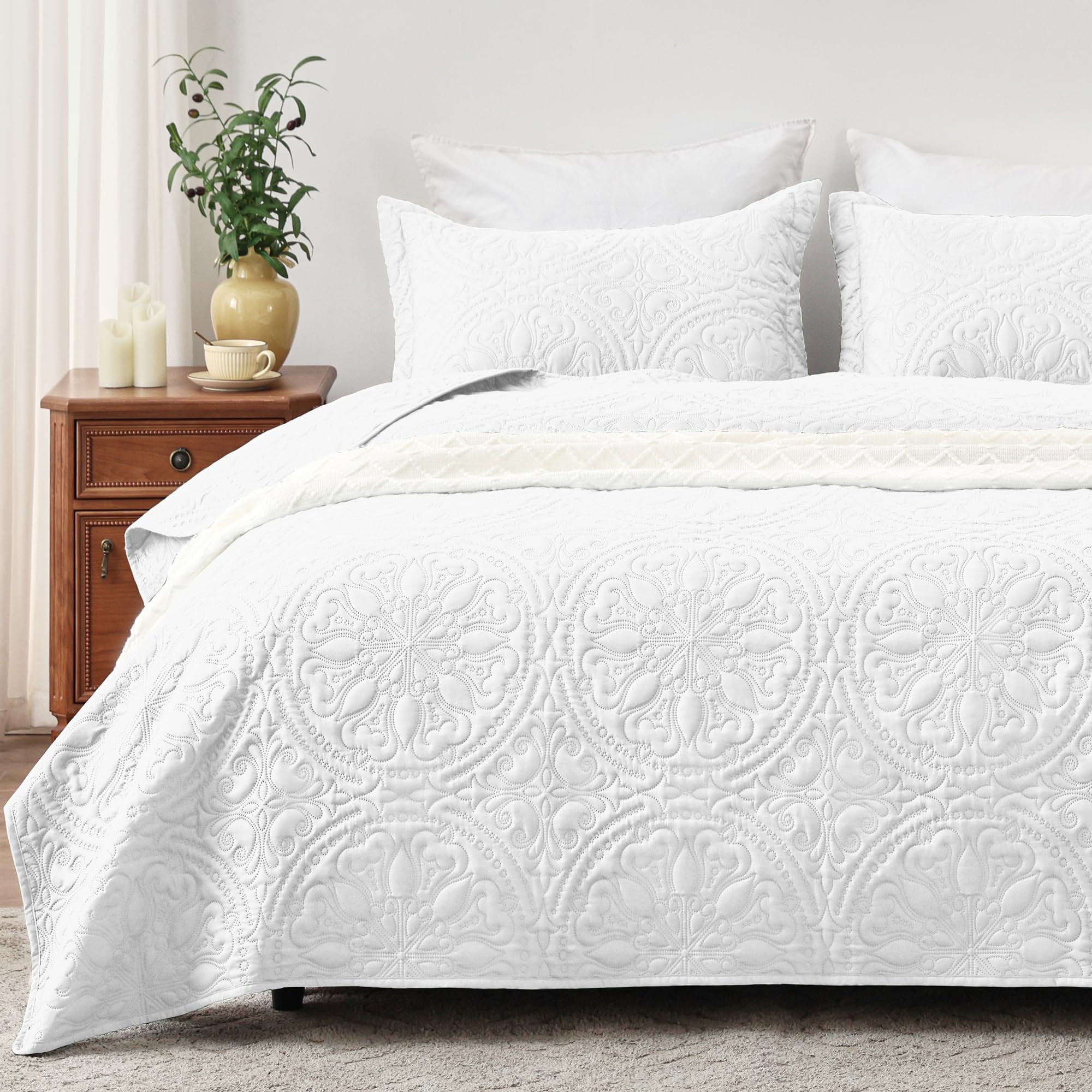 EXQ Home Quilt Set Full Queen Size White 3 Piece,Lightweight Soft Coverlet Mandala Flower Pattern Bedspread Set for All Season(1 Quilt,2 Pillow Shams)