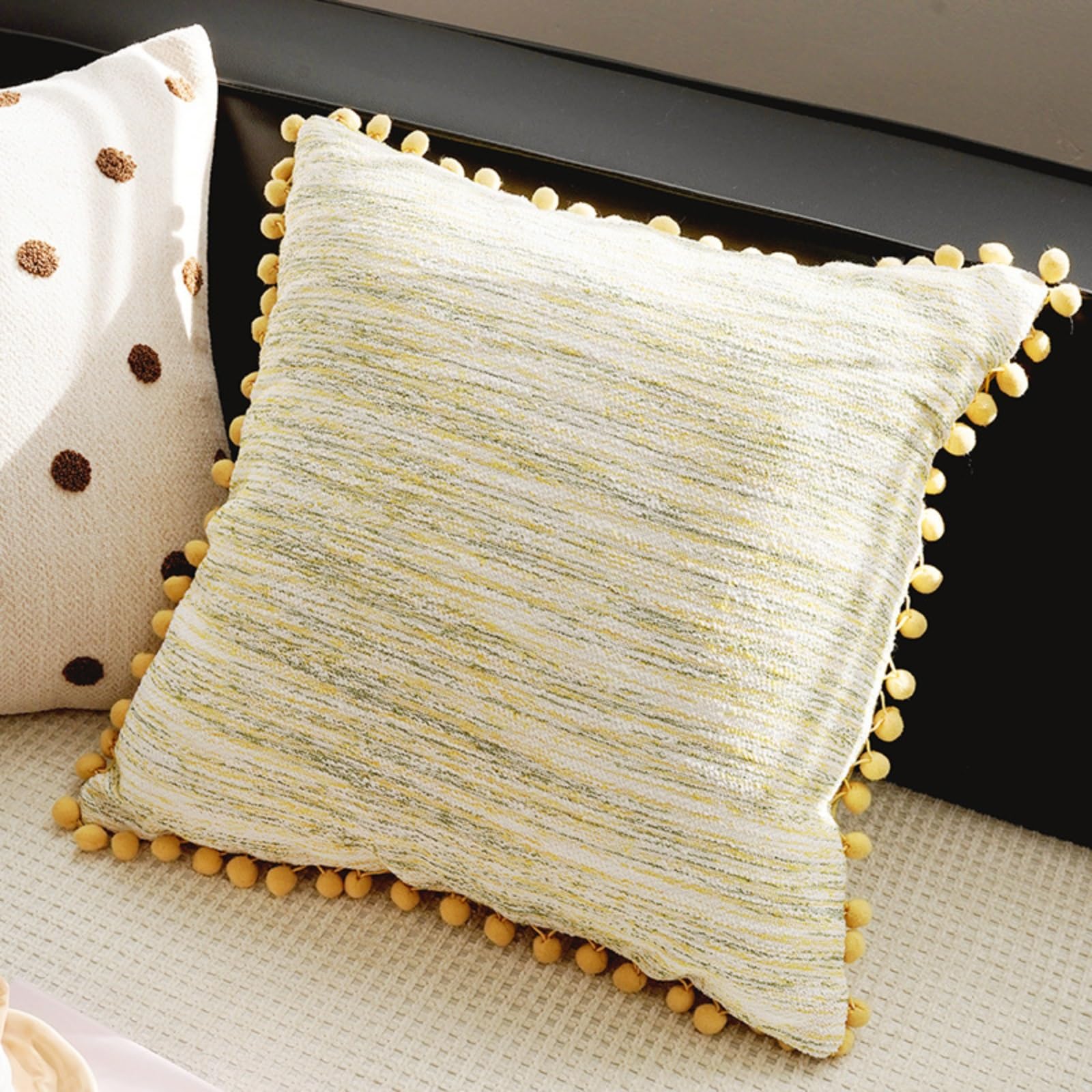 Housse de coussin de salon pour relooker un canapé facilement
