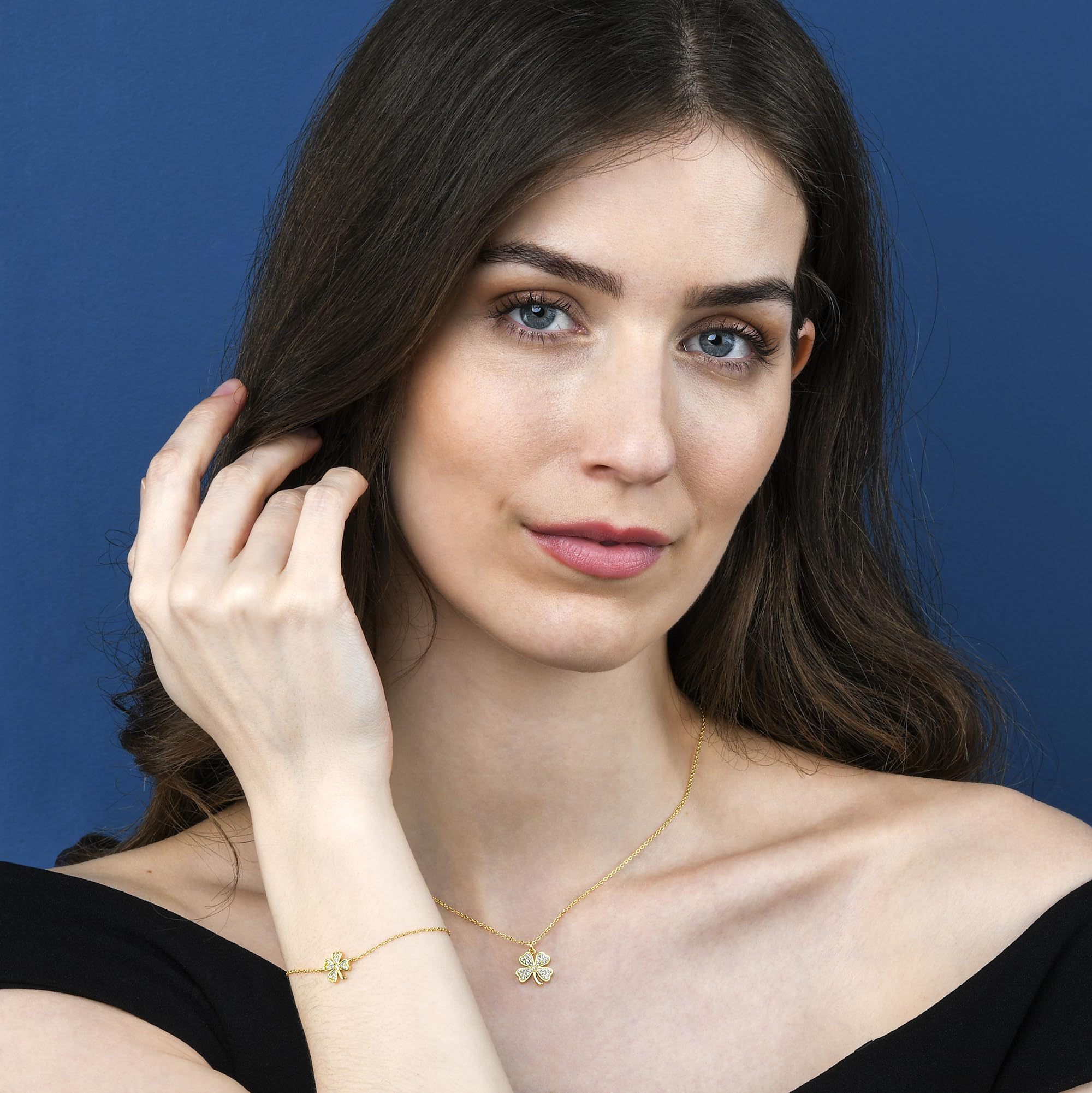 Diamond Treats Zierliches vierblättriges Armband aus 925er Sterling Silber für Damen und Mädchen, vierblättriges Kleeblatt-Armband aus Silber, Gelbgold oder Roségold mit funkelnden Zirkonia-Steinen