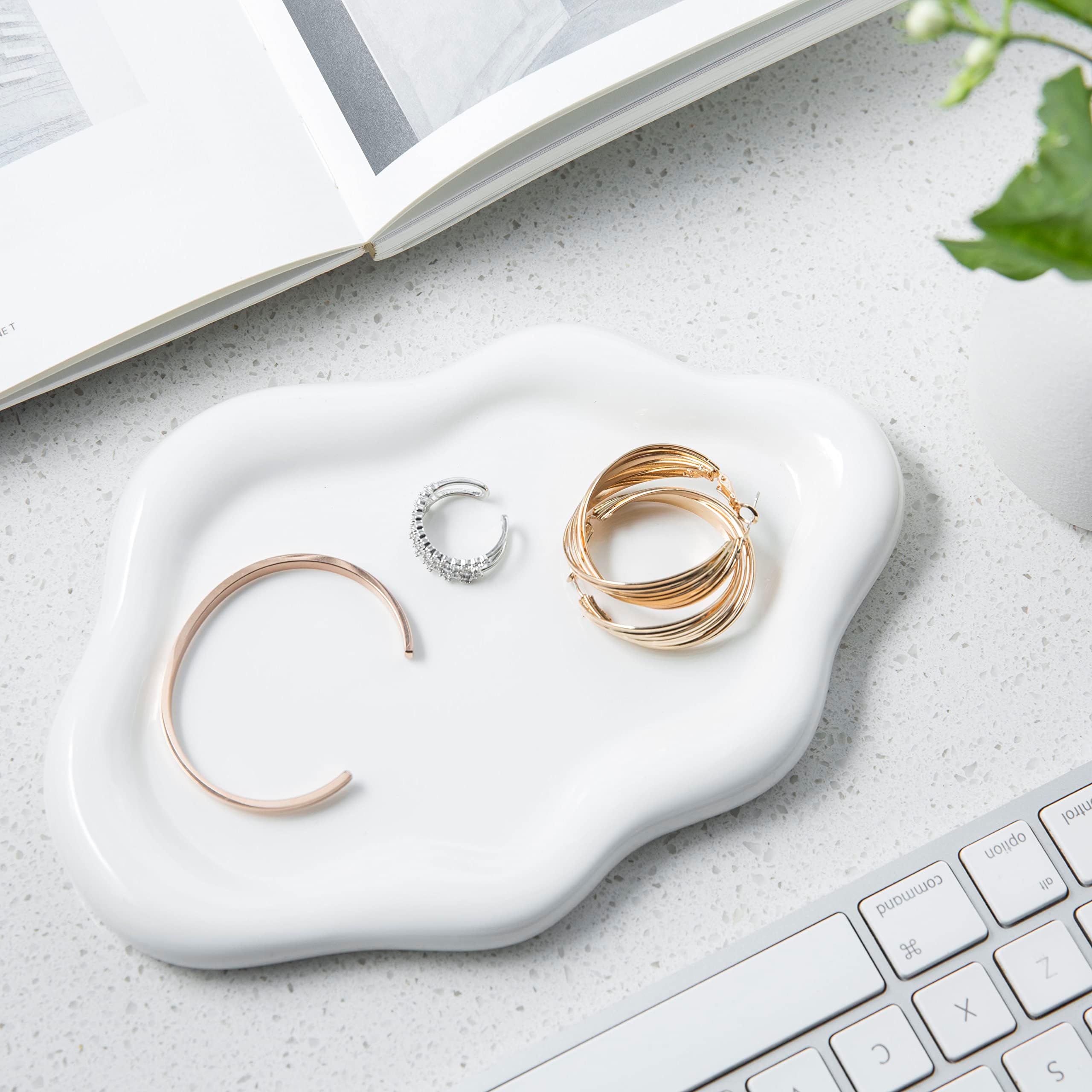 Lynagert Cloud Trinket Dish, Chubby Jewelry Tray, Ceramic Jewelry Ring Trinket Dish for Rings Earrings Necklace Organizer, Mother's Day Thanksgiving Christmas Birthday Bridesmaid Gifts (White)