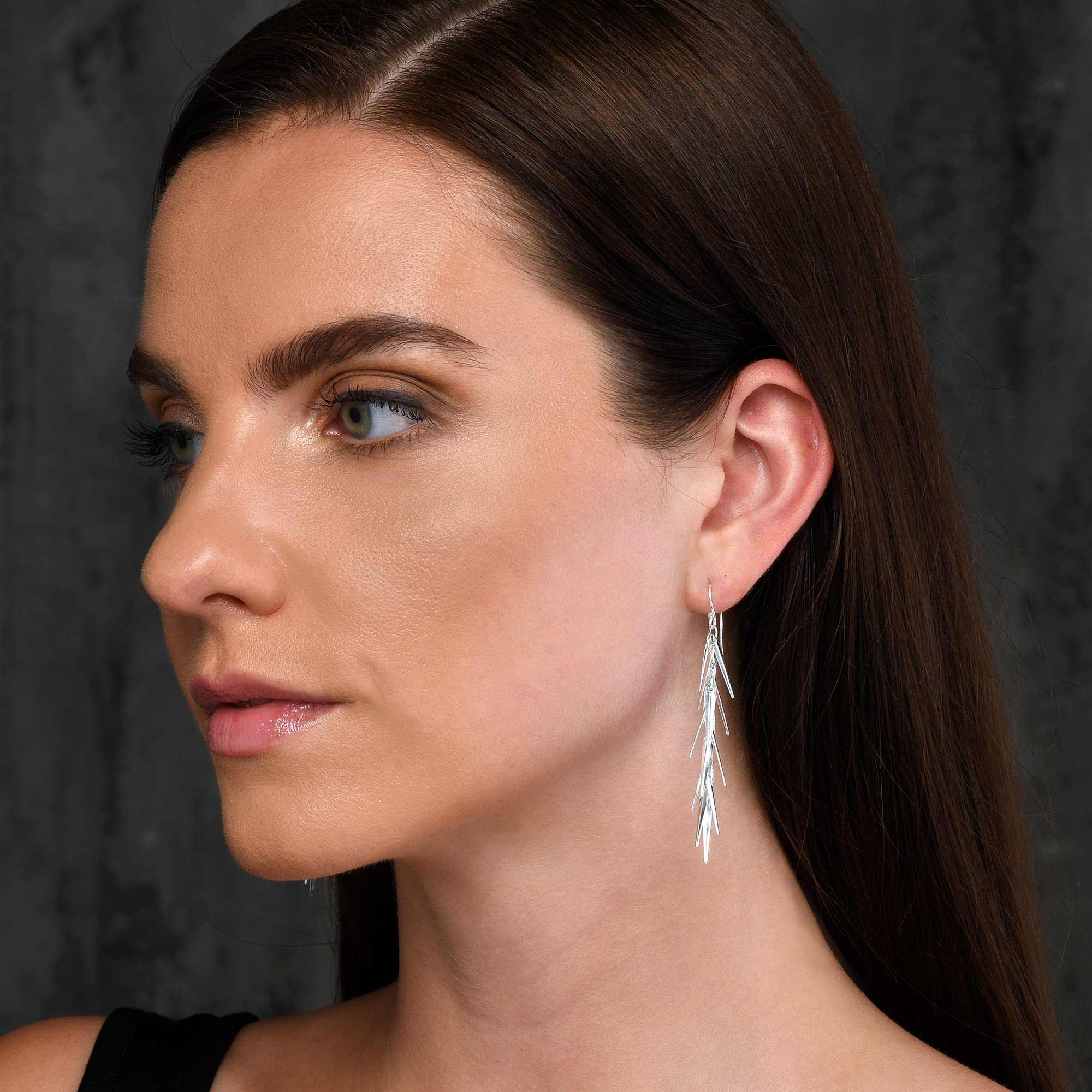 Diamond Treats Pendientes Colgantes de Plata de Ley 925 para Mujer - Aguja de Pino Largos con Caja de Regalo