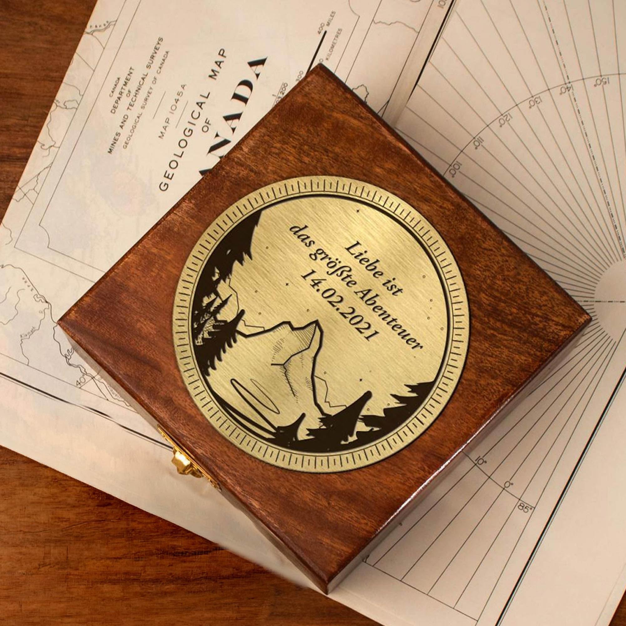 Casa Vivente Sonnenuhr-Kompass aus Messing mit eleganter Holzbox und personalisierten Gravur, Nautische Geschenkidee