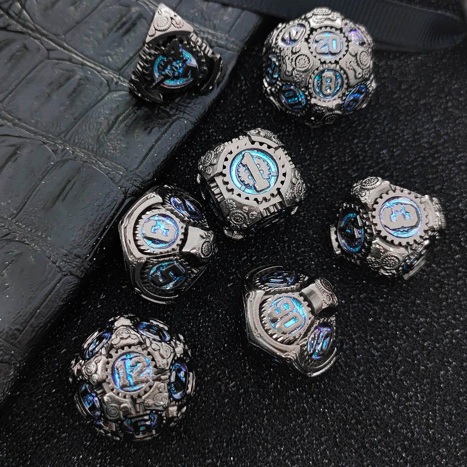 Geakeeper Construct D&D Lot de 7 dés DND en métal, dés D&D polyédriques métalliques avec étui cadeau pour jeux de rôle Donjons et Dragons, jeu de rôle (bleu roulant)