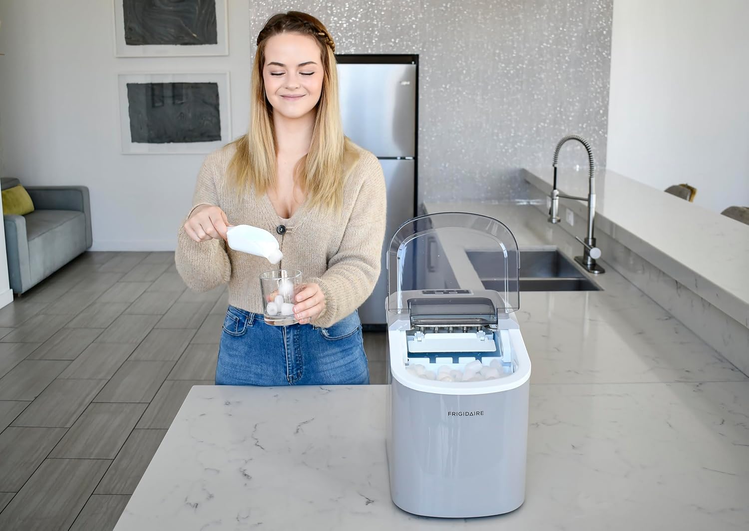 Frigidaire EFIC118-SILVER-KL Ice Maker Machine, Compact Countertop, Silver