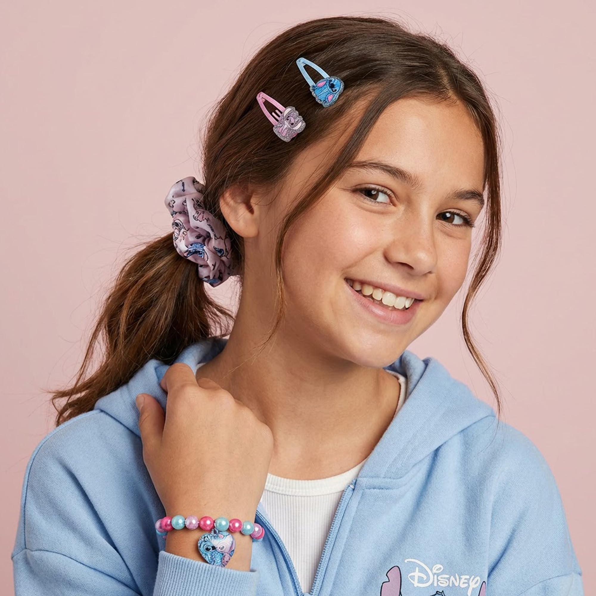 Disney Stitch Ensemble de beauté pour enfant avec trousse de toilette transparente, miroir liquide, chouchous et pinces à cheveux et bracelet – Accessoires complets de coiffure et de jeu pour filles à