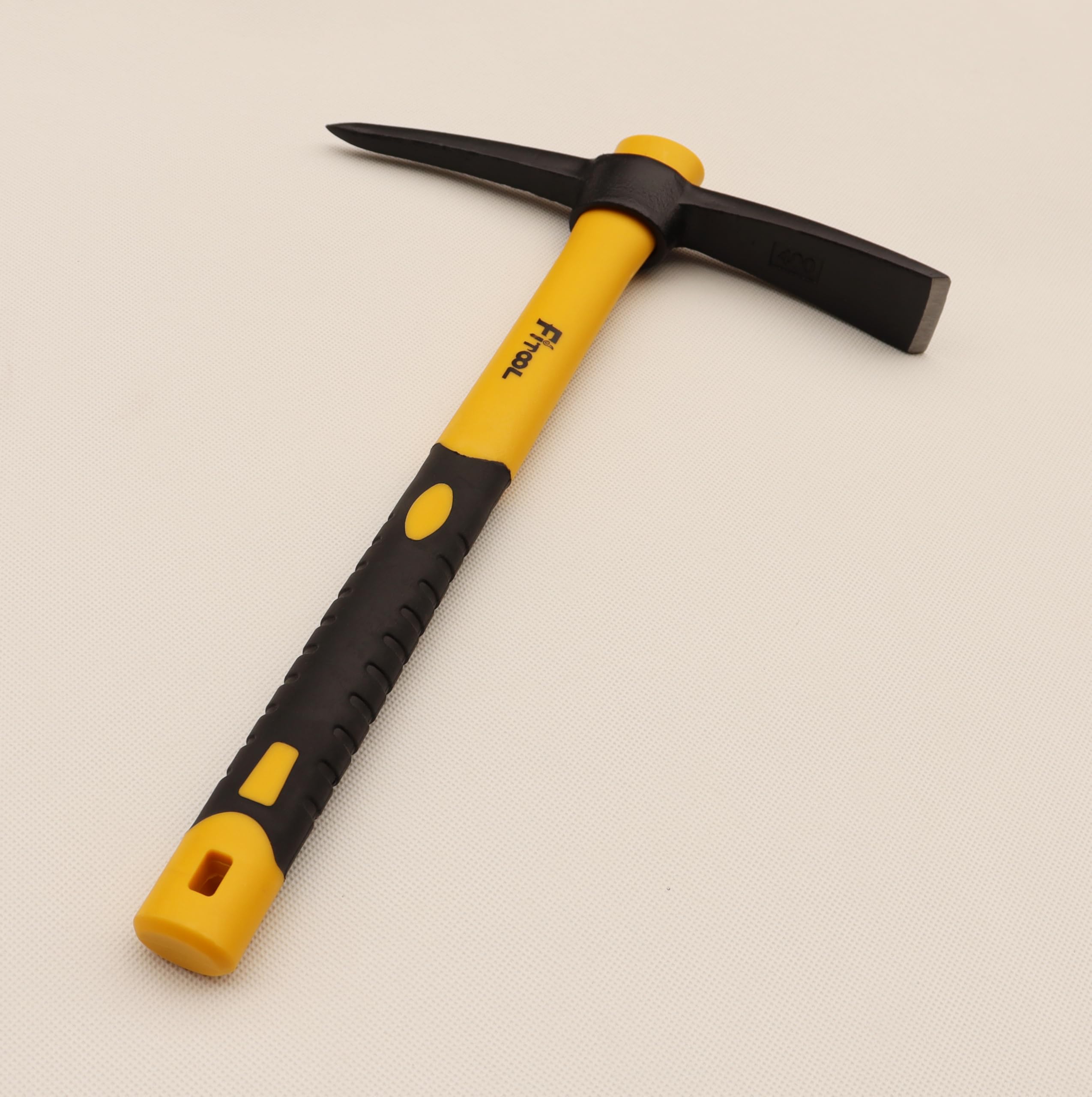 Kute chwasty Mattock motyka 38,1 cm, jednoczęściowa, nienaruszona kuta obniżona, uchwyt z włókna szklanego powlekany tworzywem sztucznym, 635 g