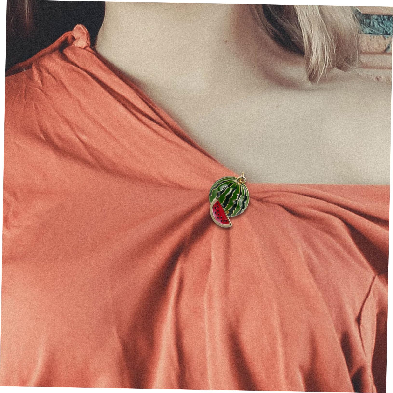 2 Stück Wassermelonen Brosche Strickjacken Clips Schal Clips Für Damen Cartoon Cardigan Clip Wassermelonen Revers Clip Retro Pullover Clips Retro Schal Clips Kleidungs