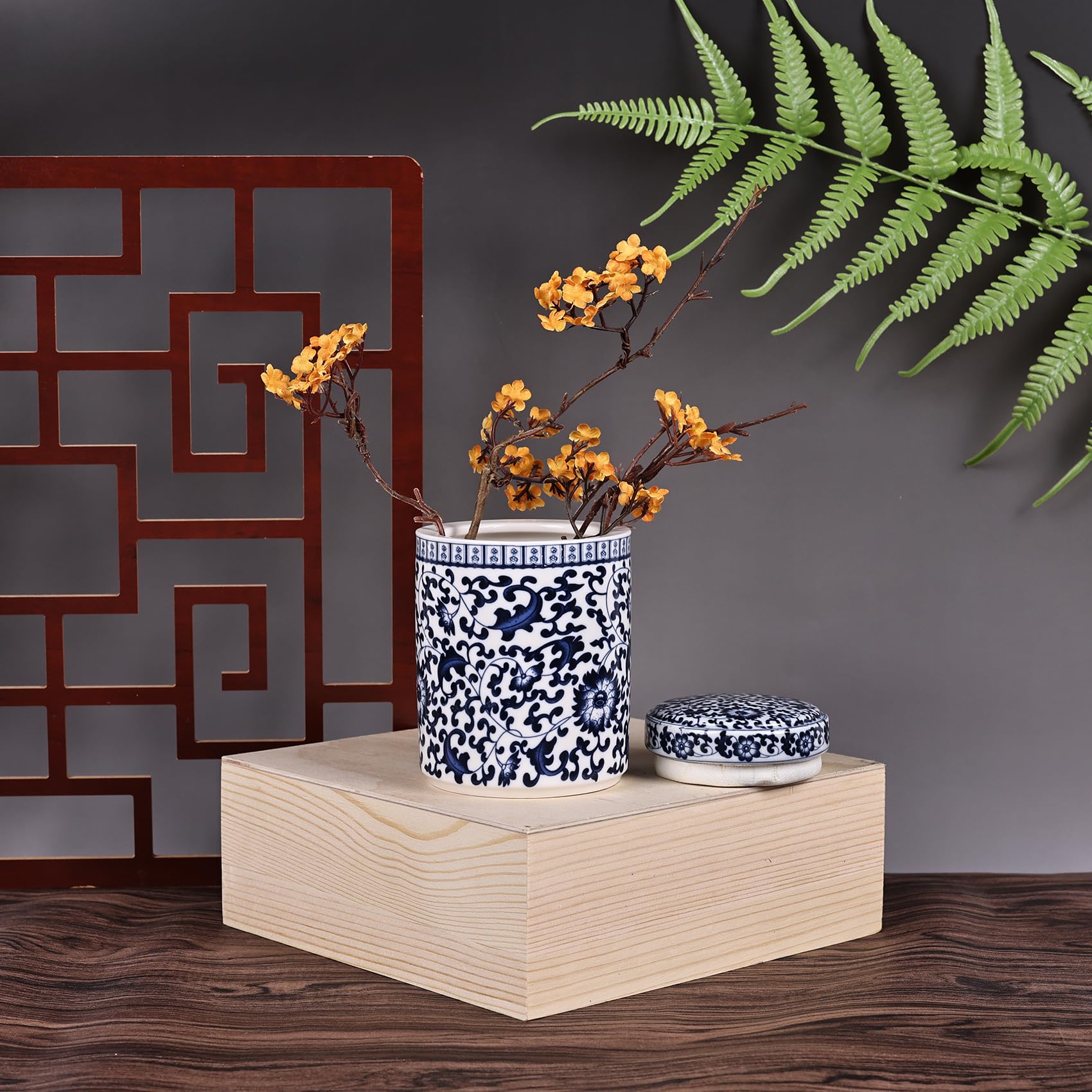 Jarrón de cerámica con tapa de porcelana azul y blanca chino, estilo Ming de China, diseño tradicional